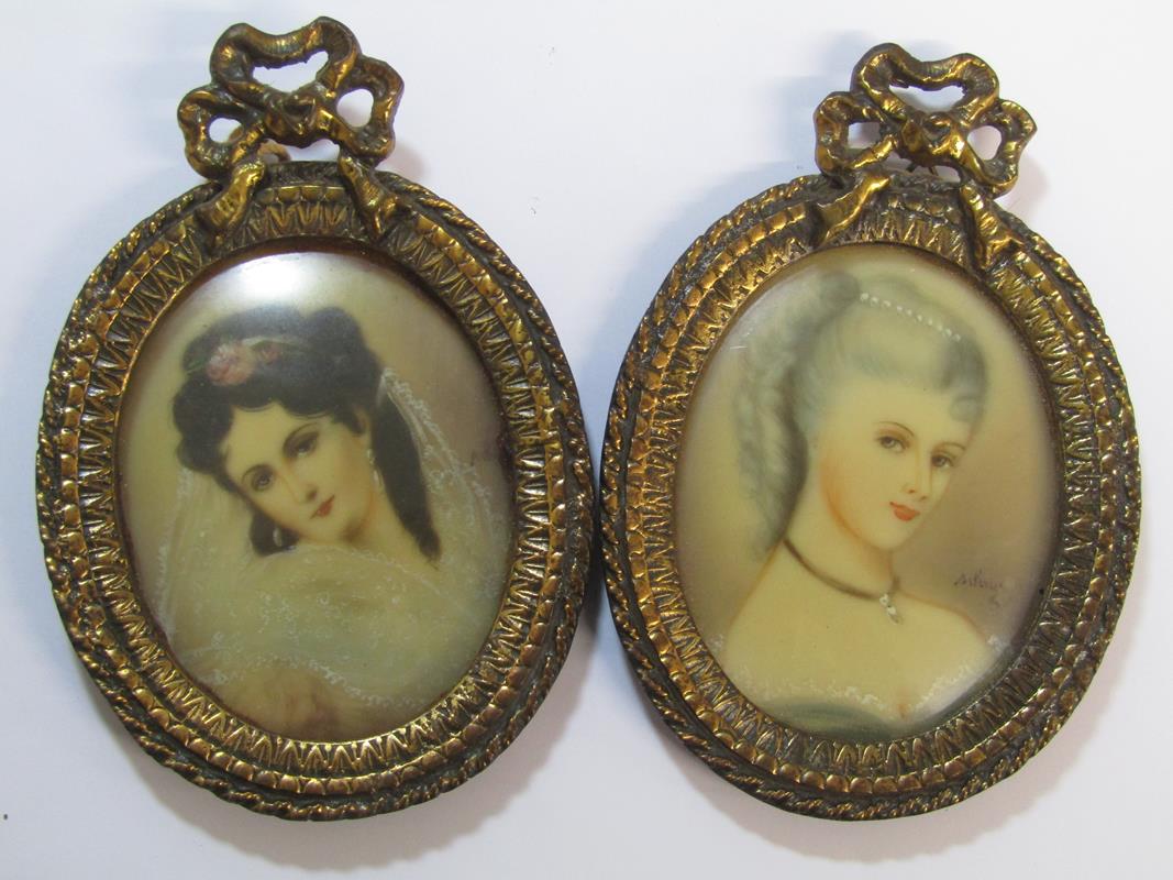 Pair of Continental brass framed painted lady miniatures - approx. 12.5cm x 8.5cm (one loose from