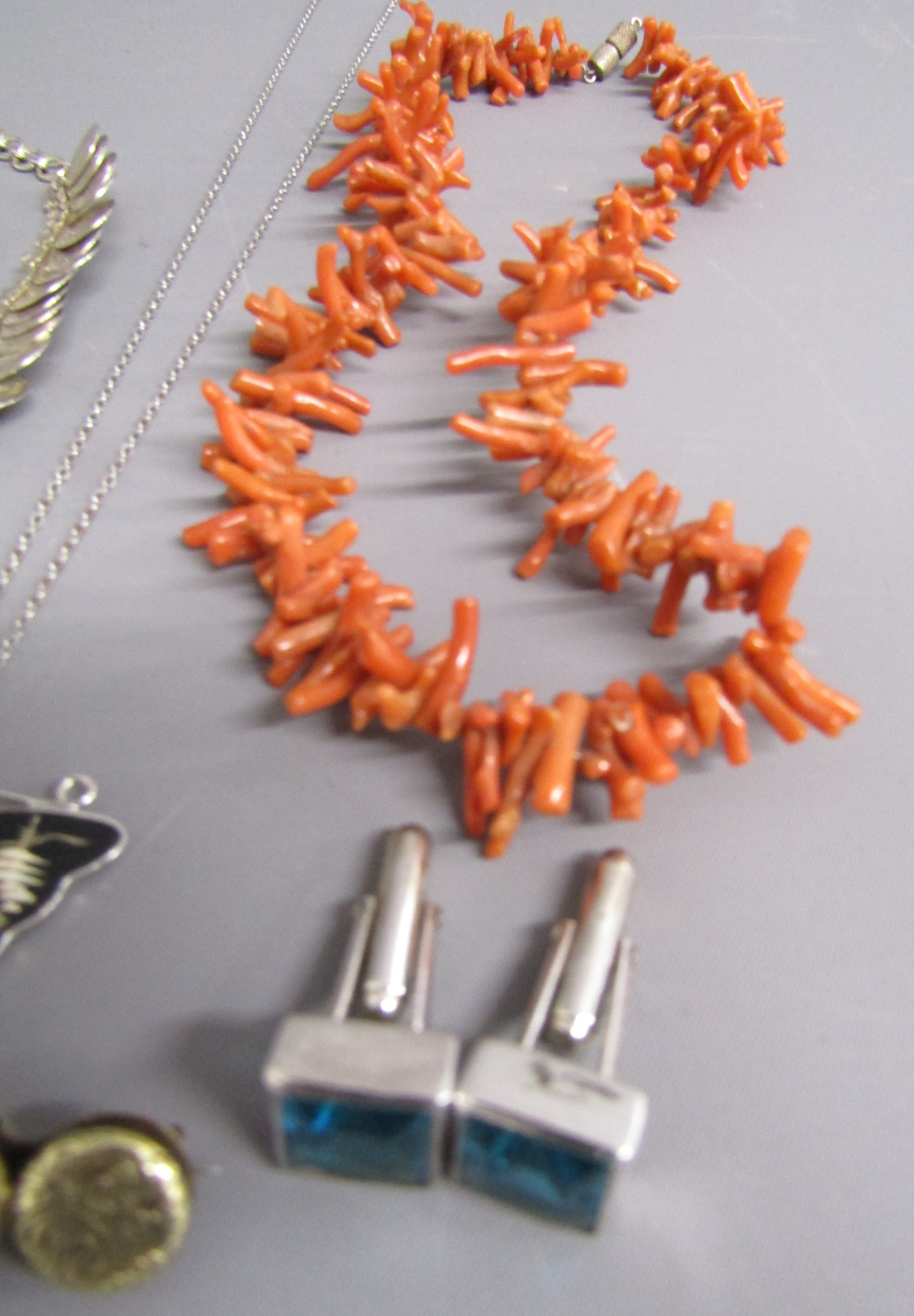 Silver and costume jewellery includes yellow metal button brooch, coral necklace, brooch etc - Image 2 of 6