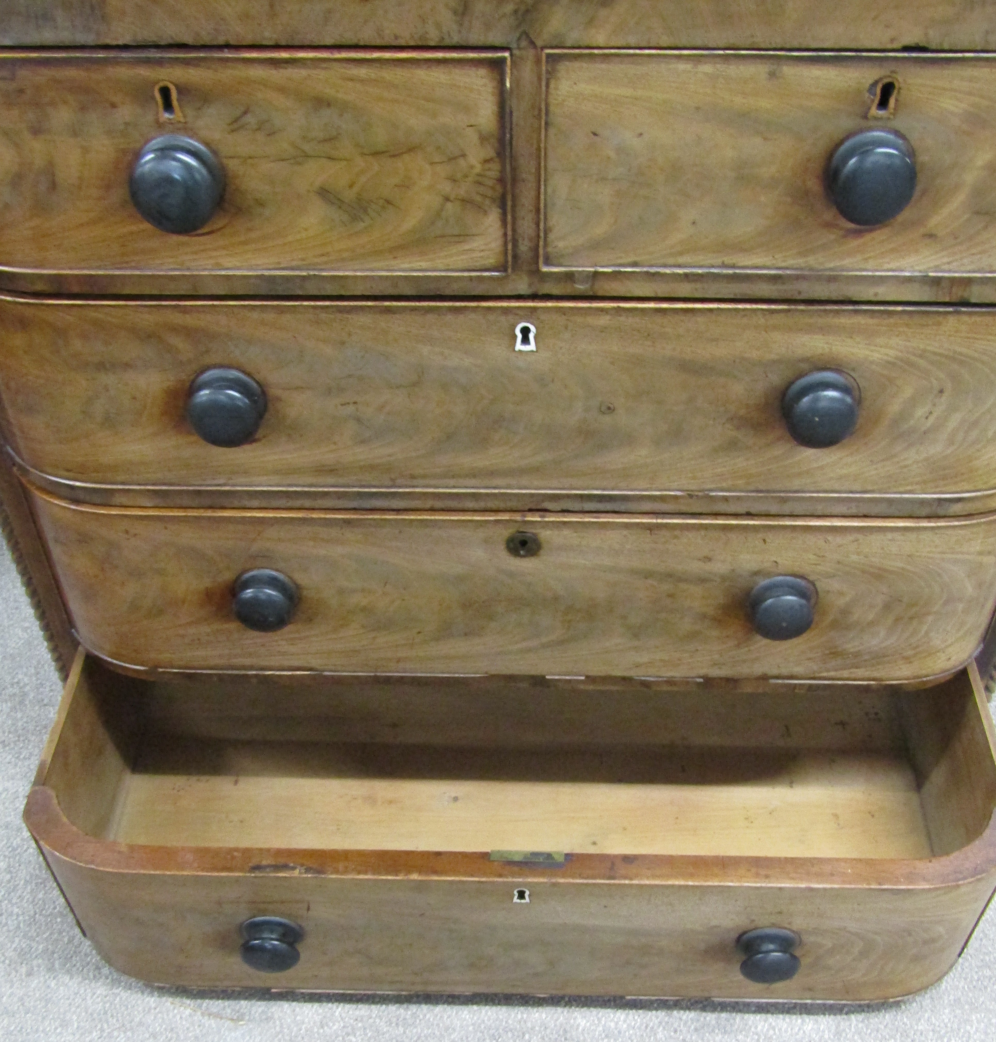 Victorian bow fronted chest of drawers with barley twist quarter columns. Missing legs. - Image 4 of 5