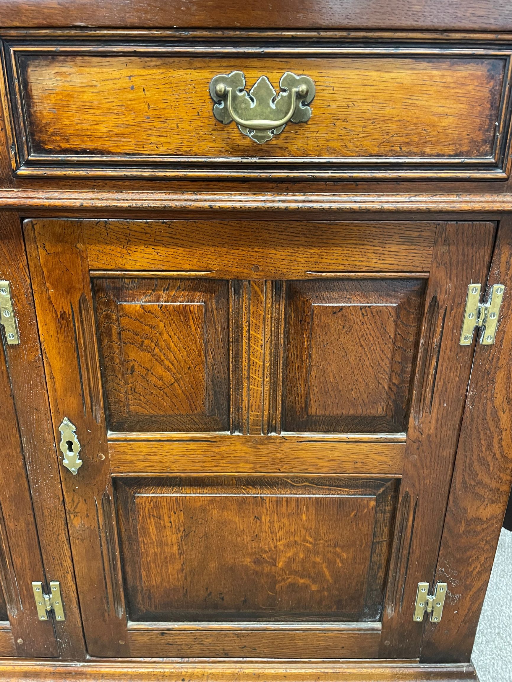 Good quality reproduction Georgian oak dresser (in two sections) Ht 187cm L 156cm D 51cm - Image 2 of 3