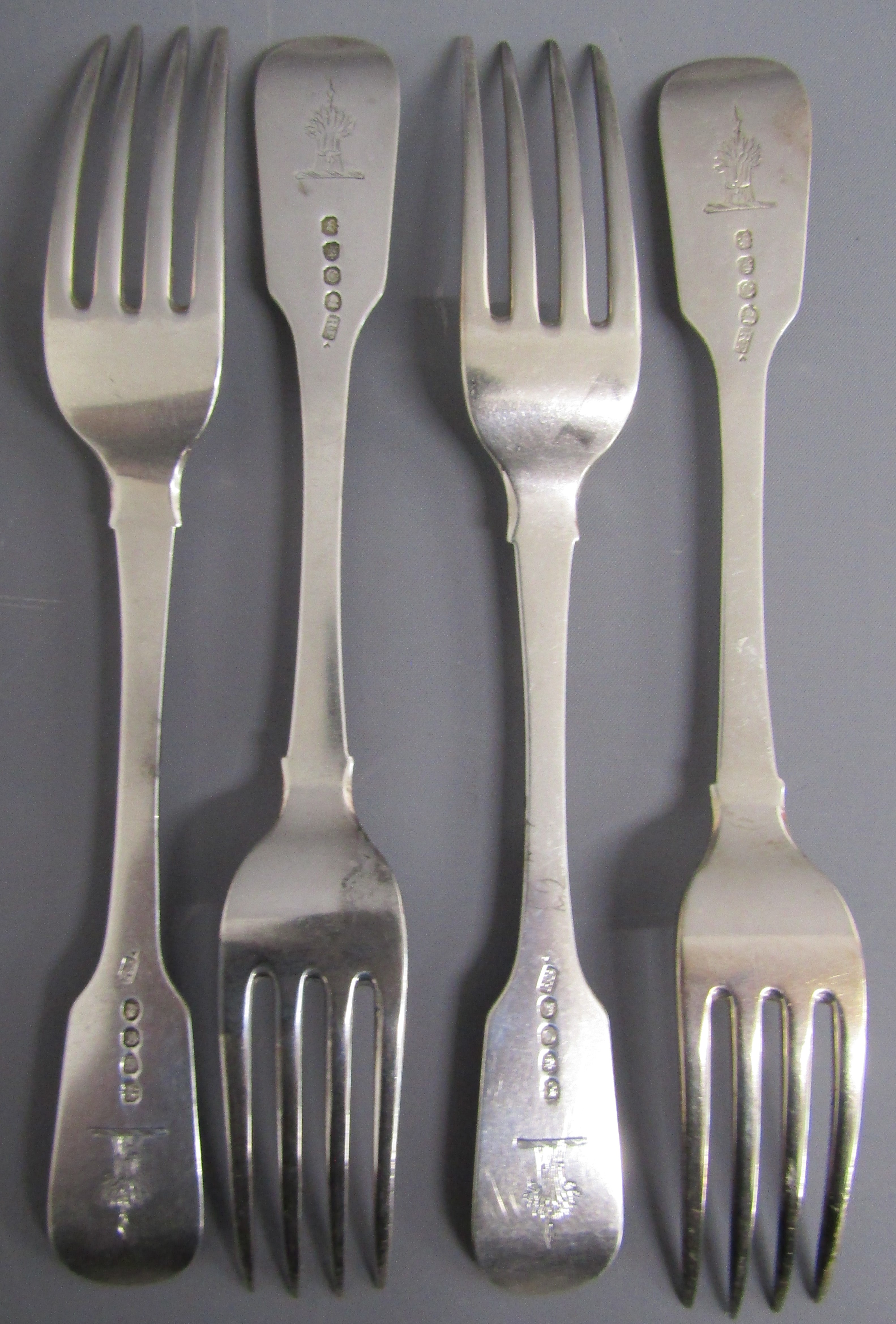 4 Richard Poulden silver forks London 1818 - total weight 8.5ozt - Image 2 of 5