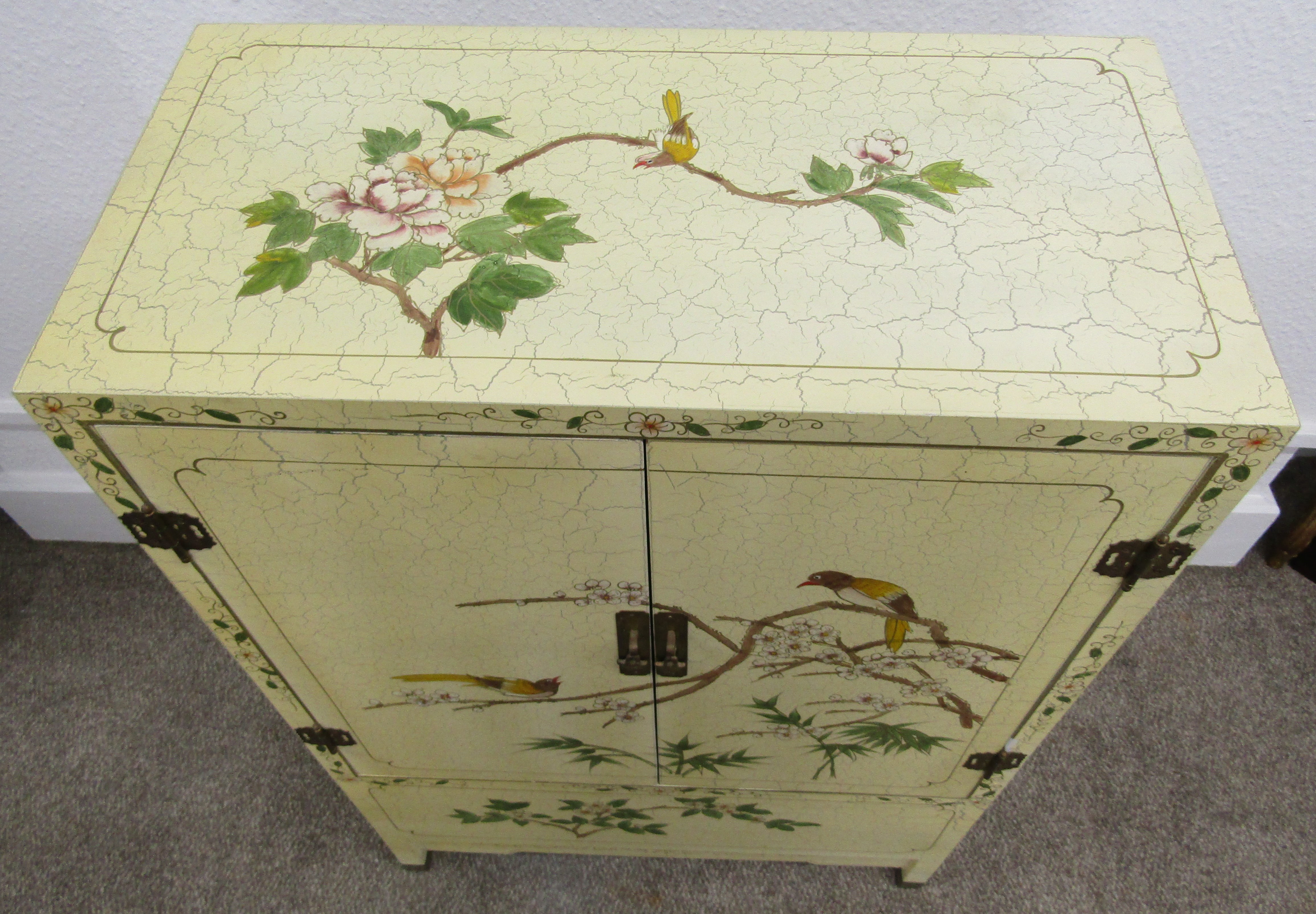 Modern Chinese lacquer cabinet 91.5cm x 30.5cm x 61cm - Image 2 of 4