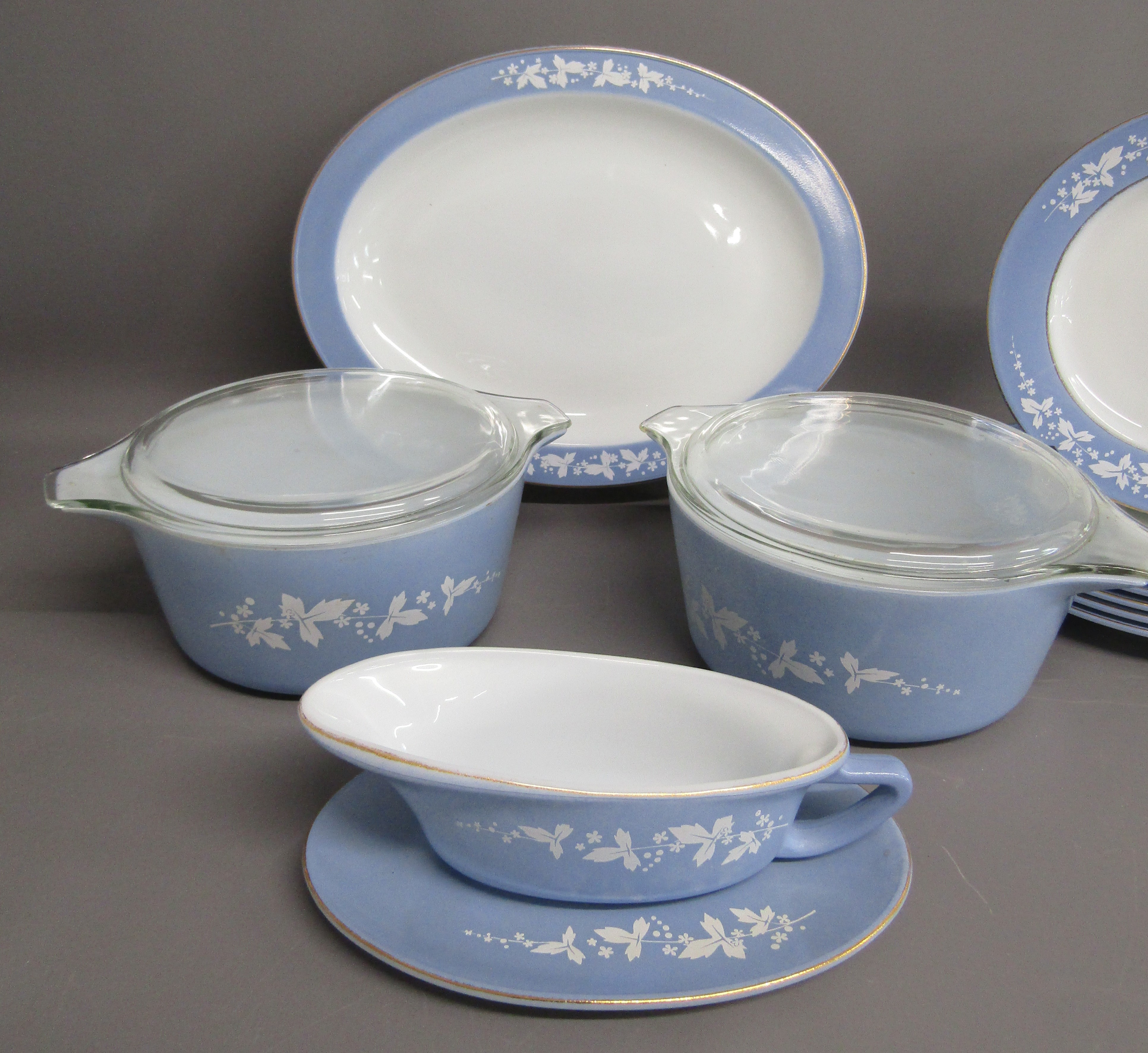 Pyrex JAJ blue and white ivy / hawthorn design cooking dishes, oval plate, dinner plates, salad - Image 3 of 4