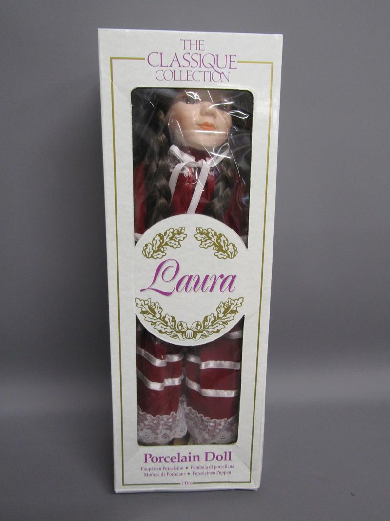 Porcelain dolls includes Classique collection NAT 95113, Laura, a set of doll stands and a Stolle - Image 8 of 10
