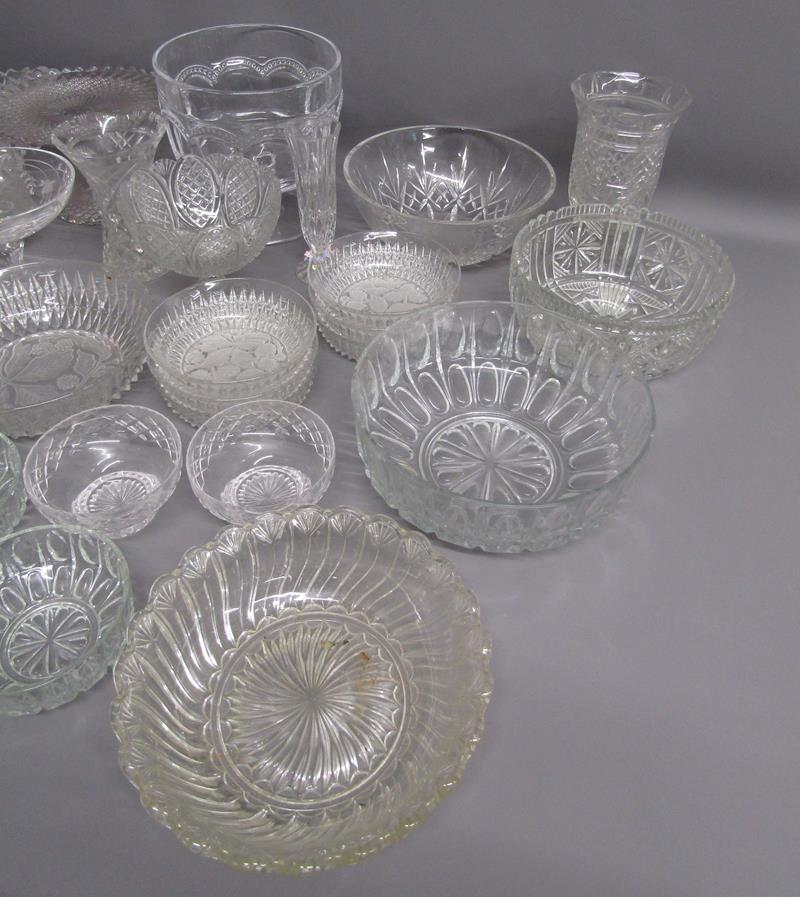 Collection of crystal and glassware, bowls, fruit set, cake stand, trifle dish, celery vase, etc - Image 4 of 6