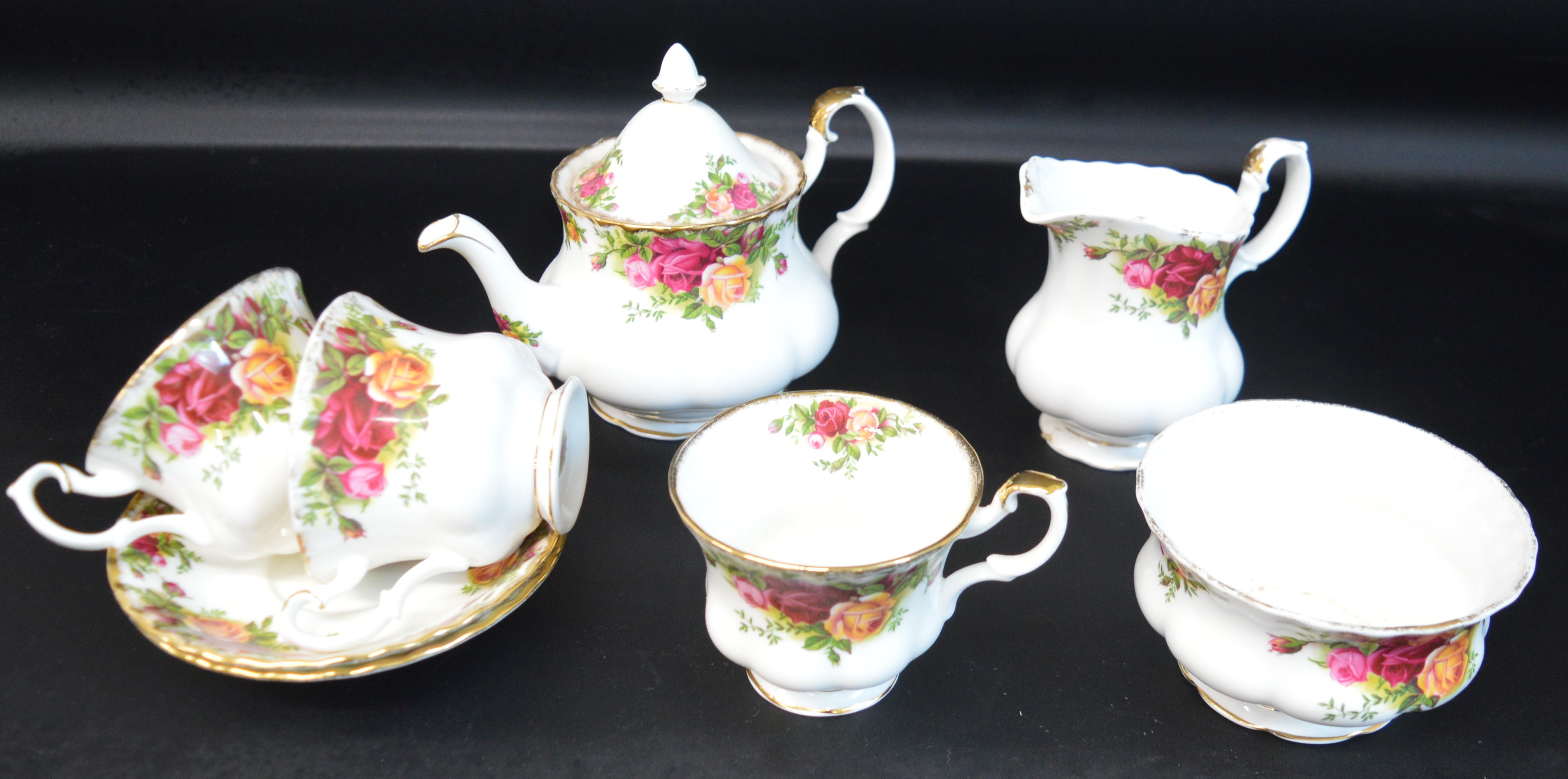 Selection of Royal Albert Old Country Roses crockery