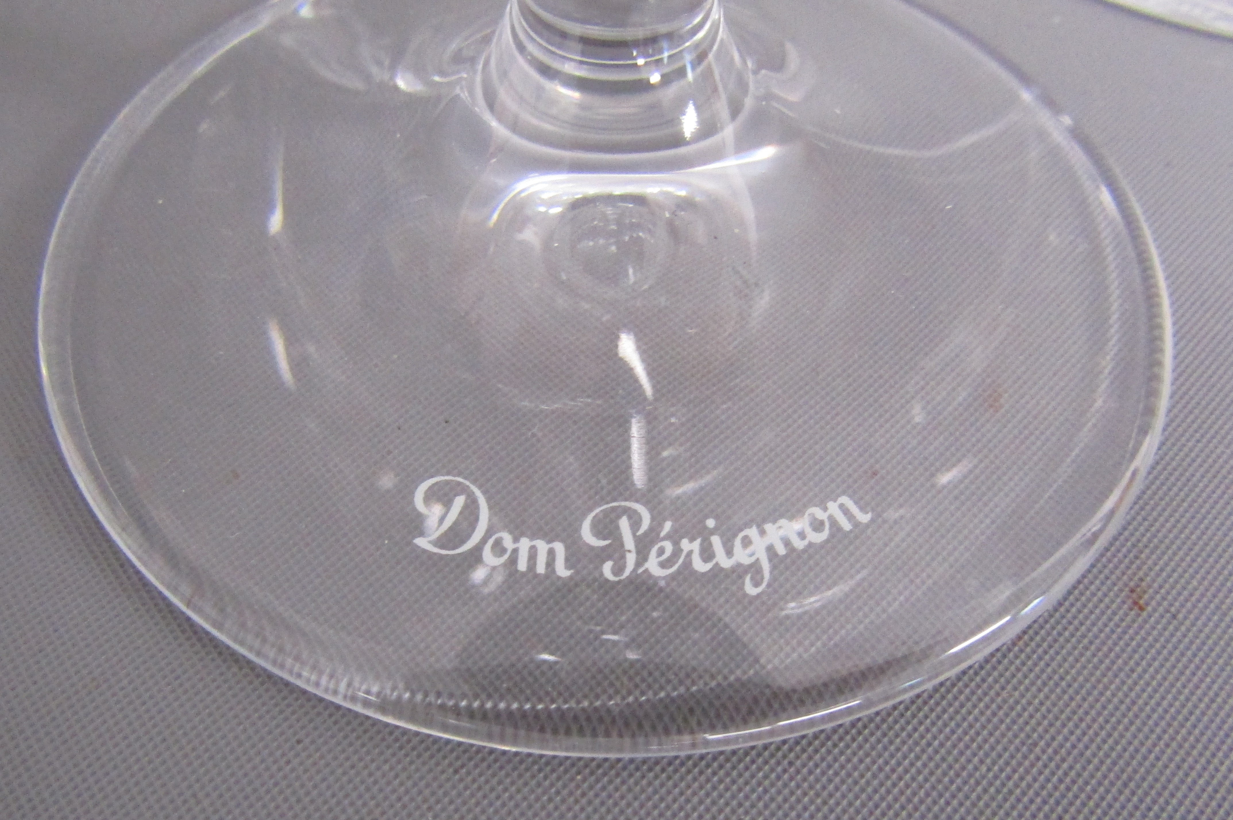 6 Dom Perignon champagne flutes and 2 Dom Perignon bottle stoppers - Image 5 of 5