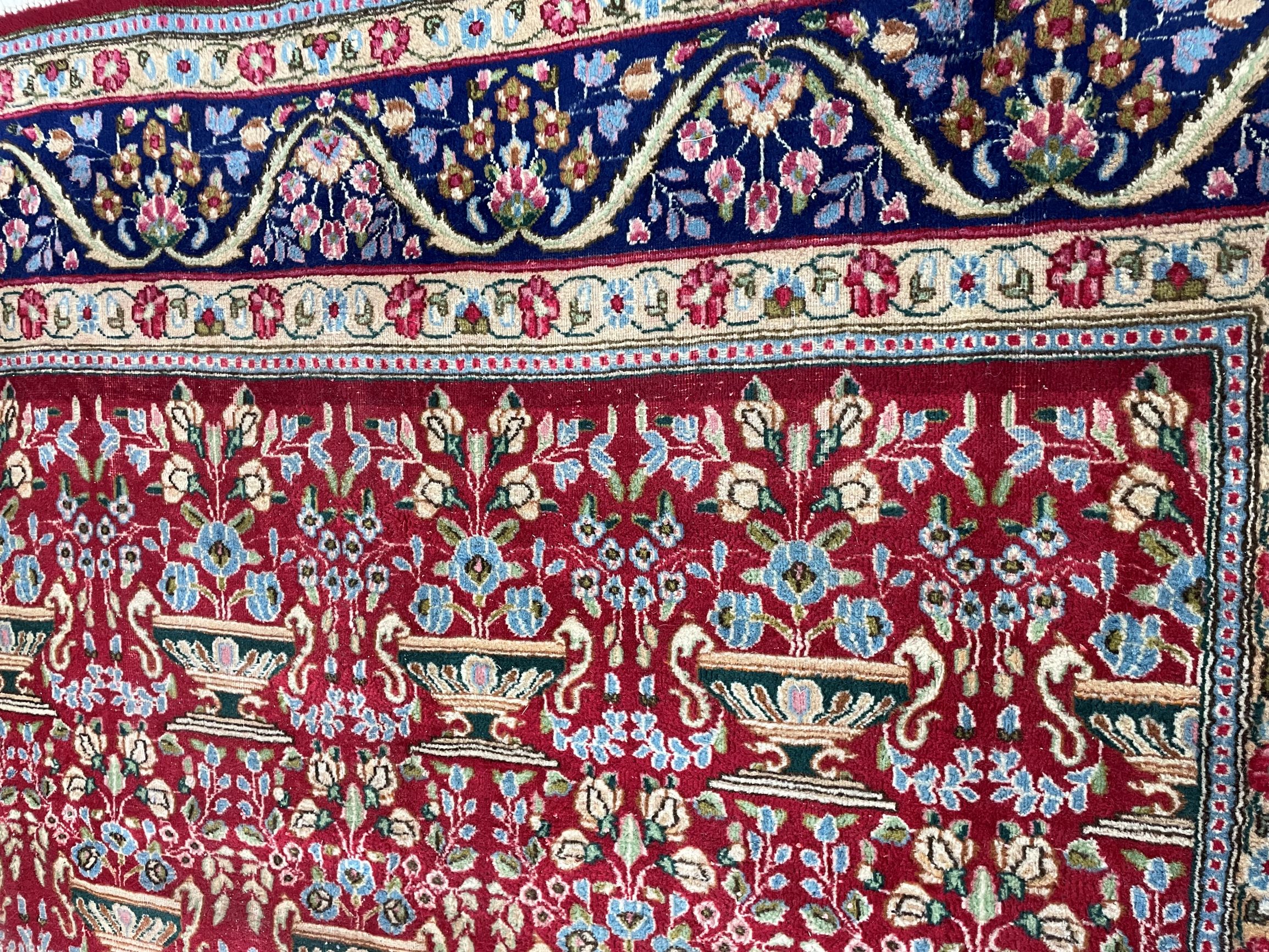 Rich red ground Persian carpet with all over floral design with blue border 330cm by 240cm - Bild 3 aus 3