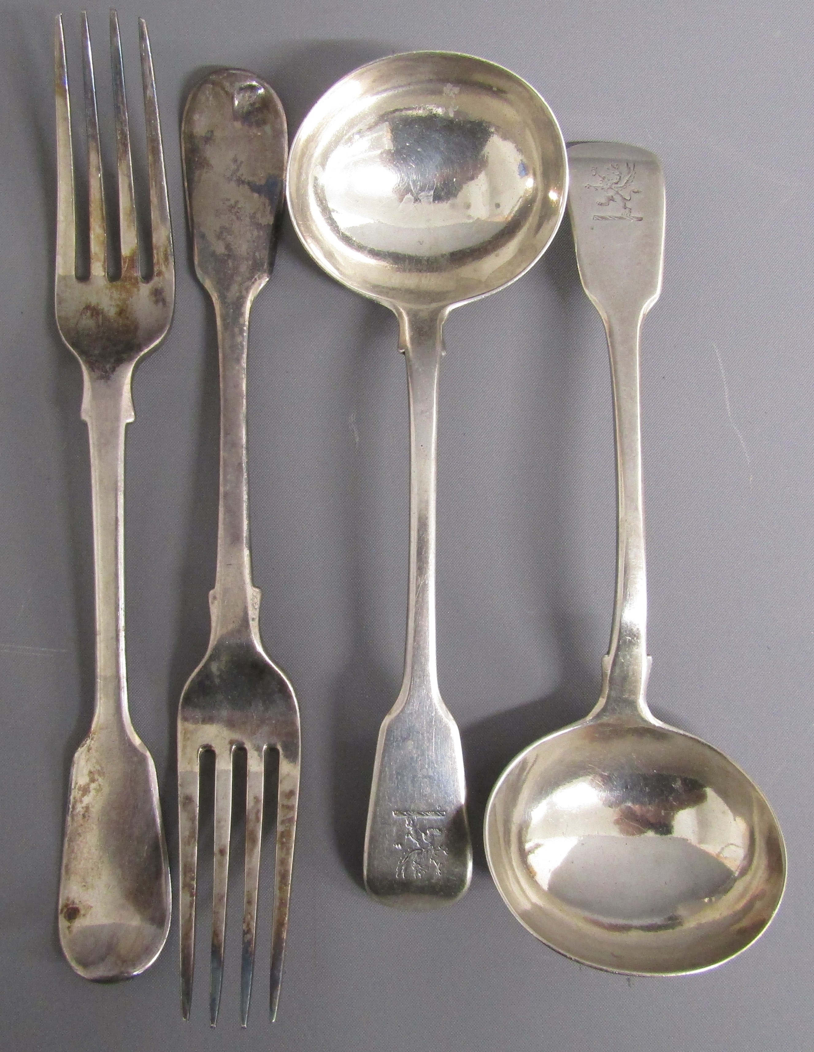 2 silver forks and 2 ladles, William Cripps London 1825 -  - total weight 8.8 ozt