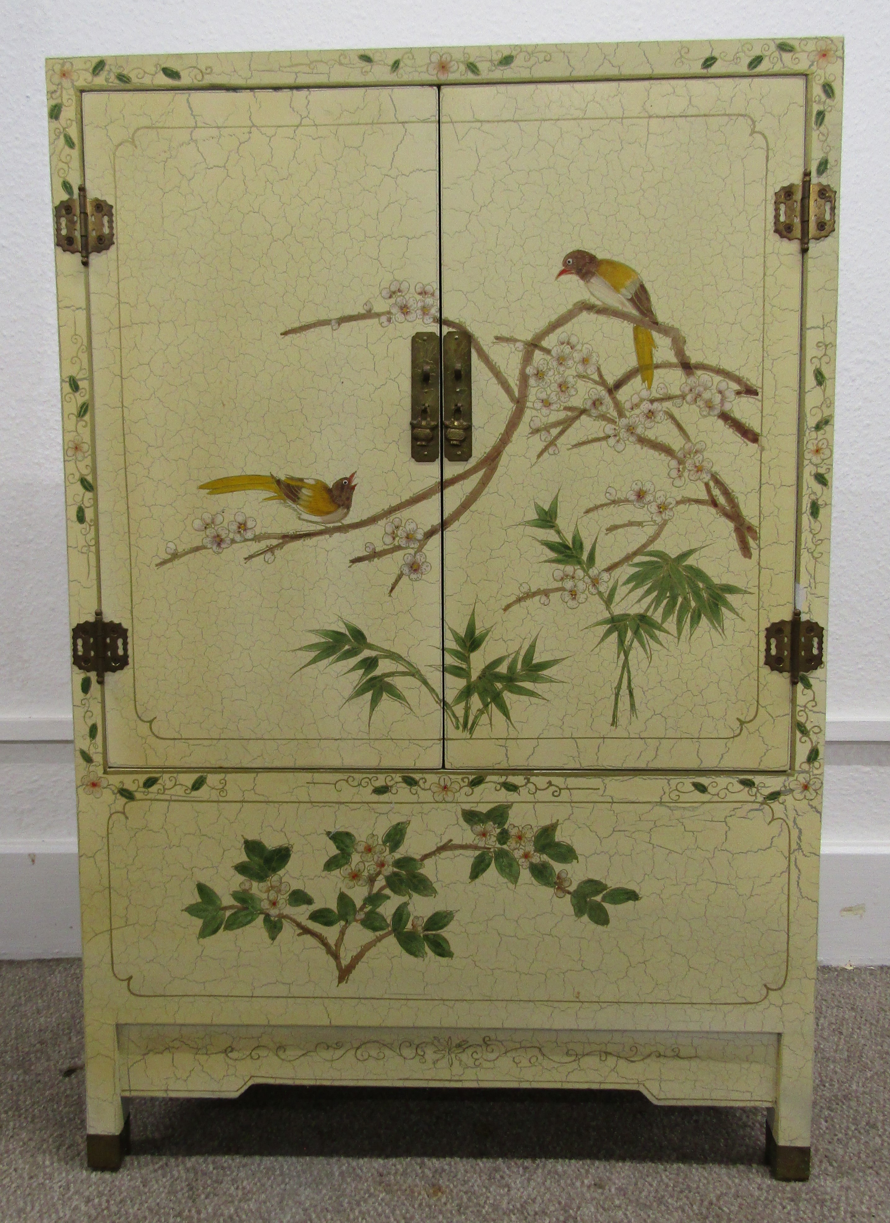 Modern Chinese lacquer cabinet 91.5cm x 30.5cm x 61cm - Image 3 of 4