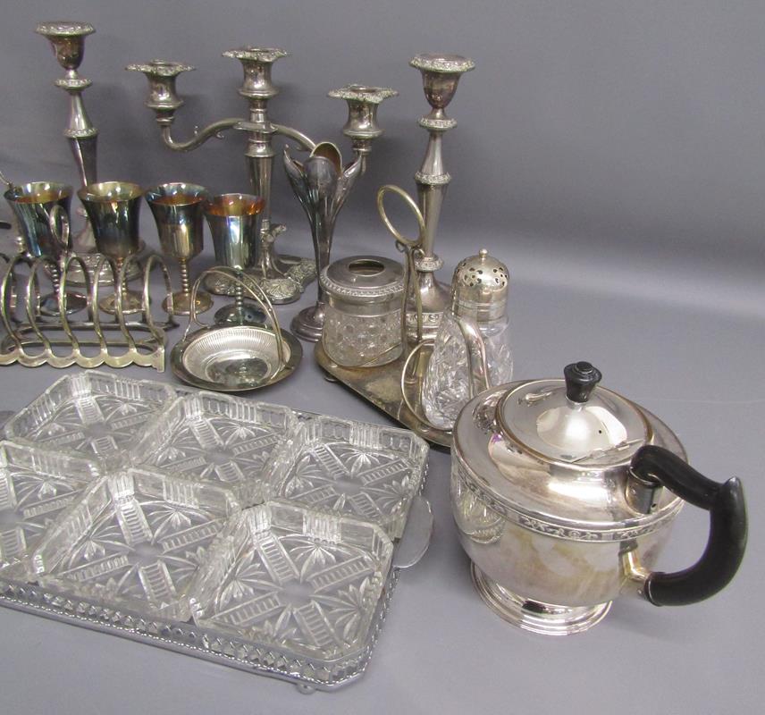 Collection of silver plate includes hors d'oeuvre tray with glass inserts, toast rack, teapot, tulip - Image 4 of 5