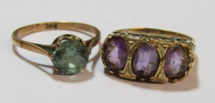 2 9ct gold rings - 3 oval amethyst with heart design gallery, ring size O, 3.2g & single stone