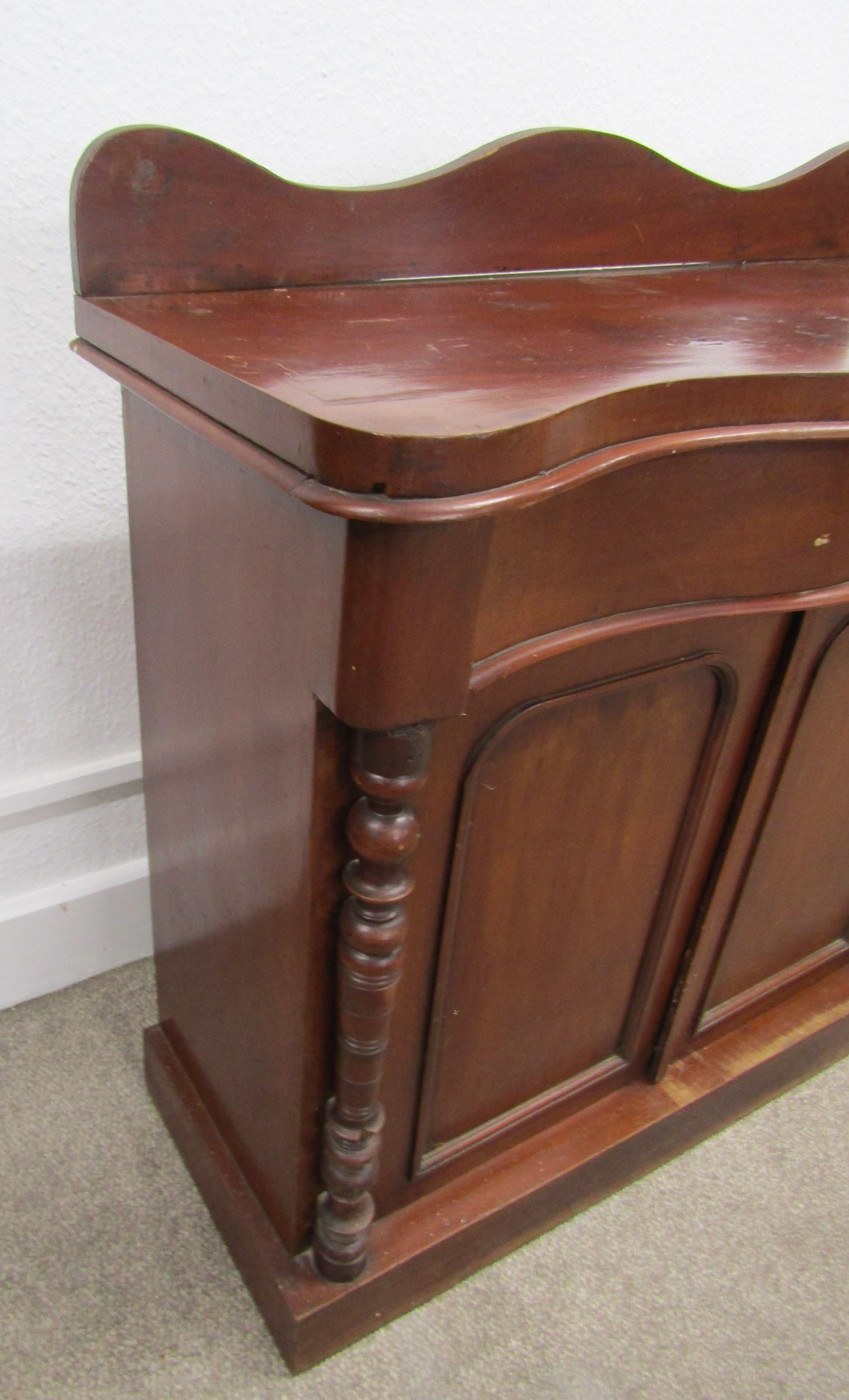 Serpentine front Victorian sideboard - approx. 92cm x 41cm x 94cm - Bild 4 aus 4