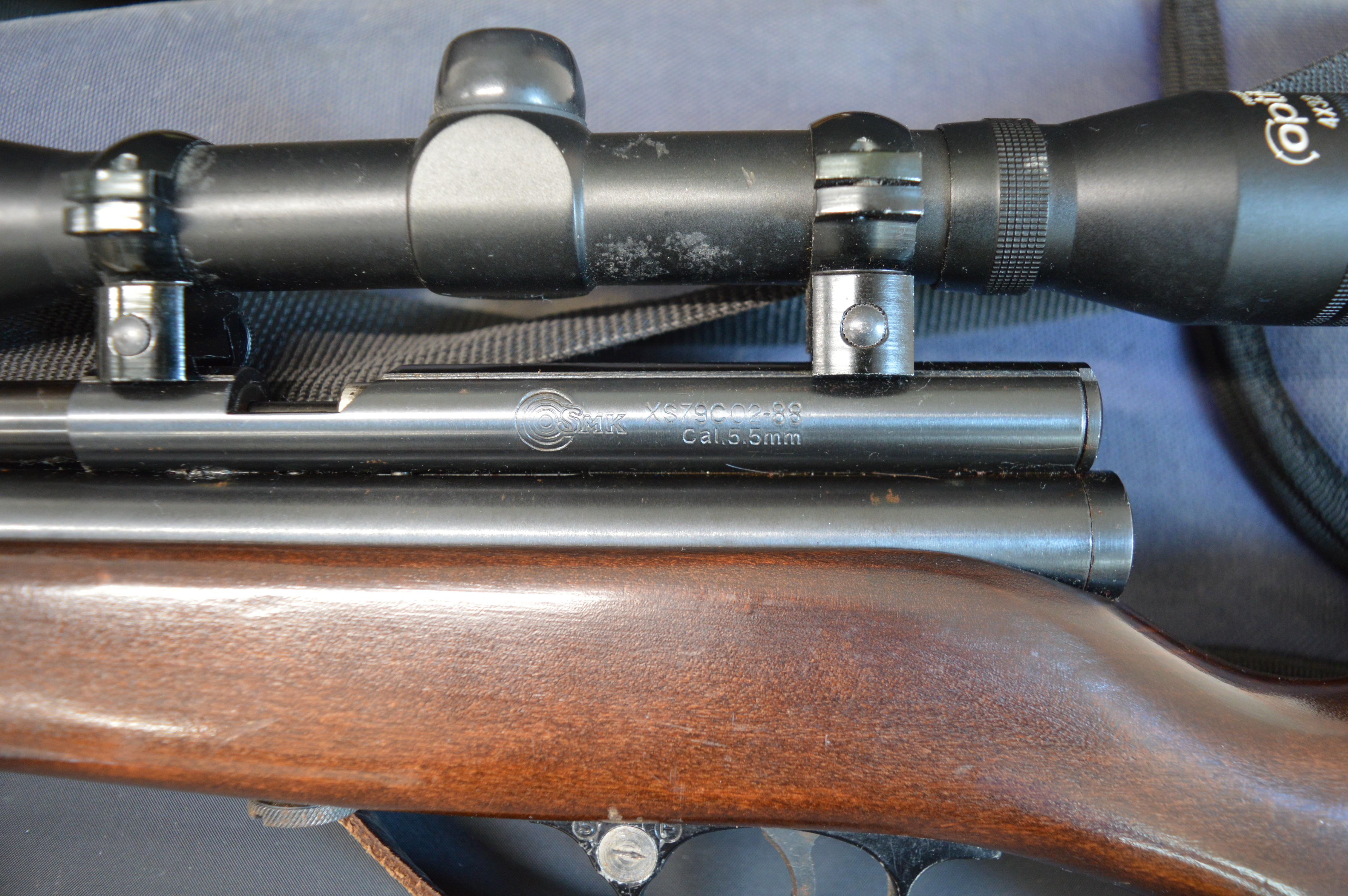 SMK XS79 .22 CO2 powered air rifle with Richter Optik scope, 2 covers & gas canisters - Bild 2 aus 2