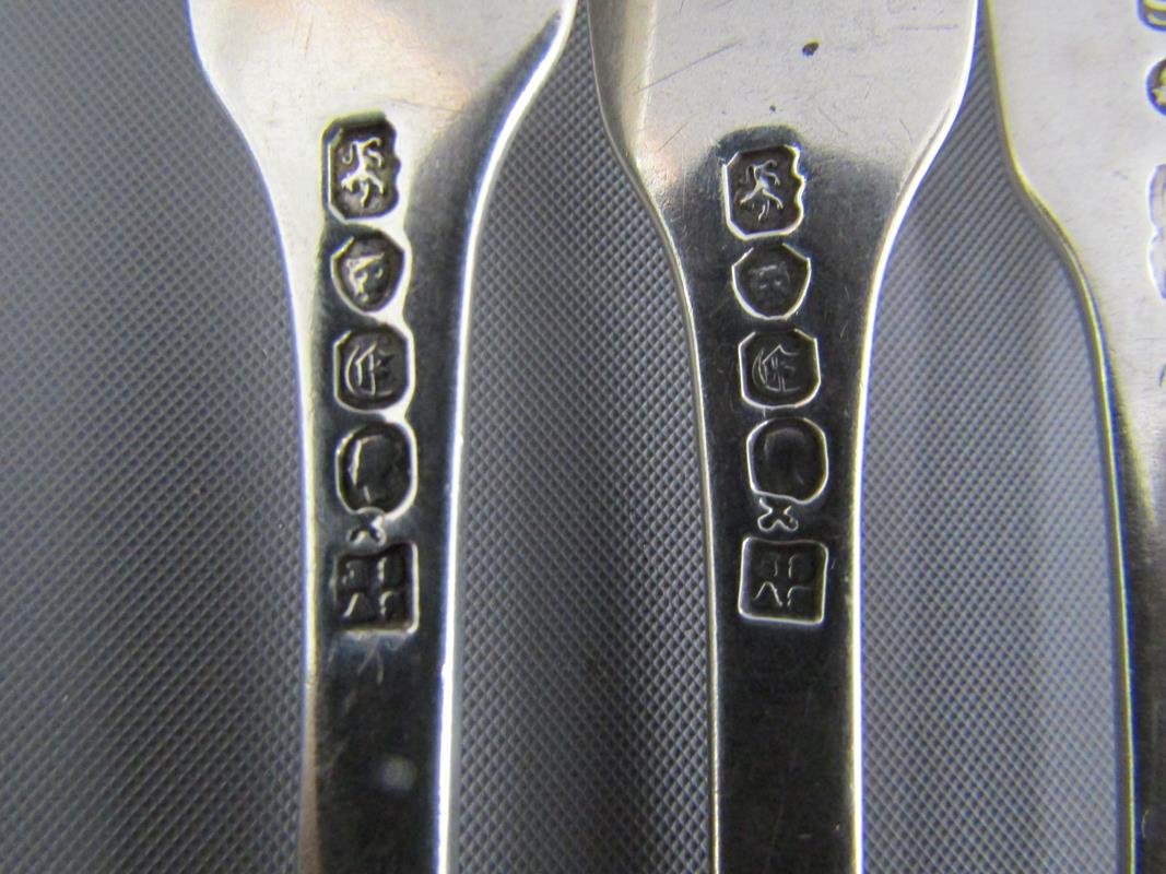 4 silver forks with monograms  - 2 William Bateman London 1813 and 2 Joseph & Albert Savory London - Image 4 of 5