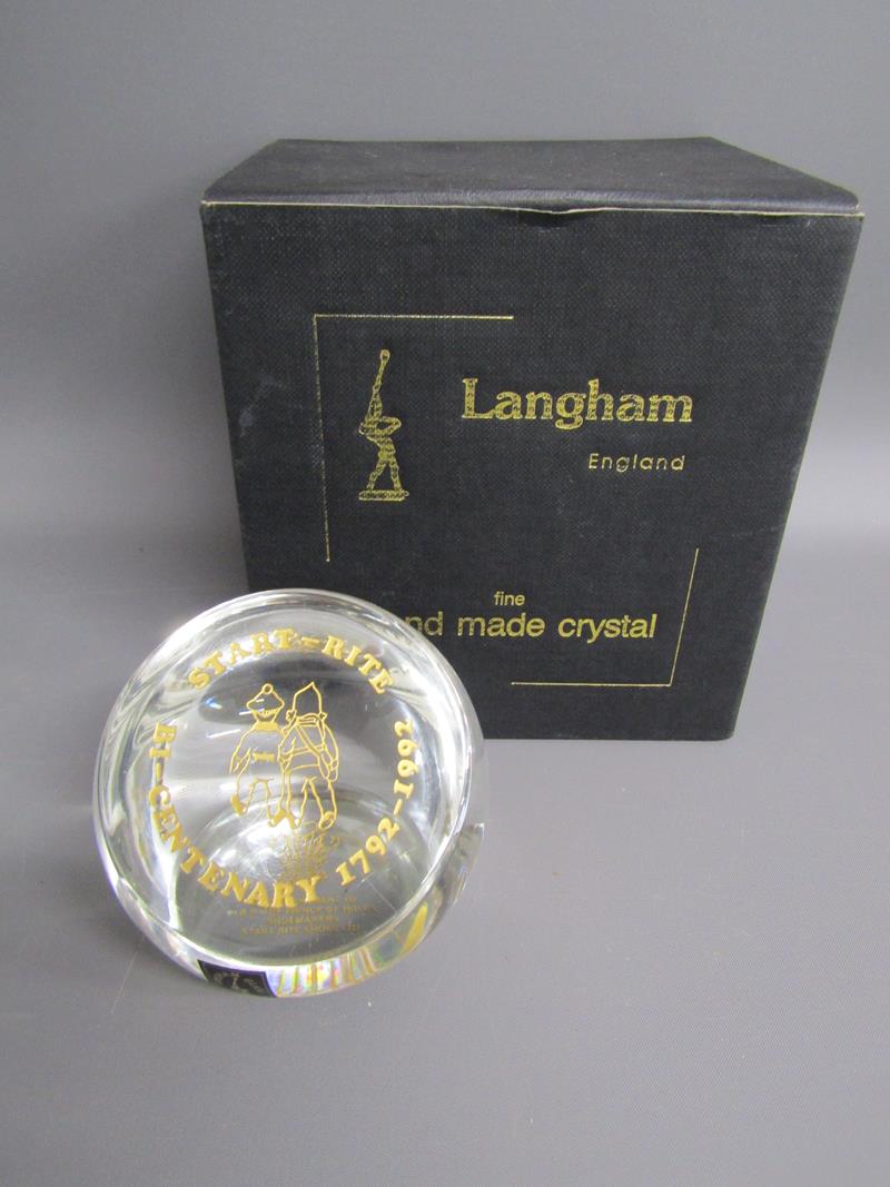 7 glass paperweights includes Peter John and Langham - Image 5 of 5