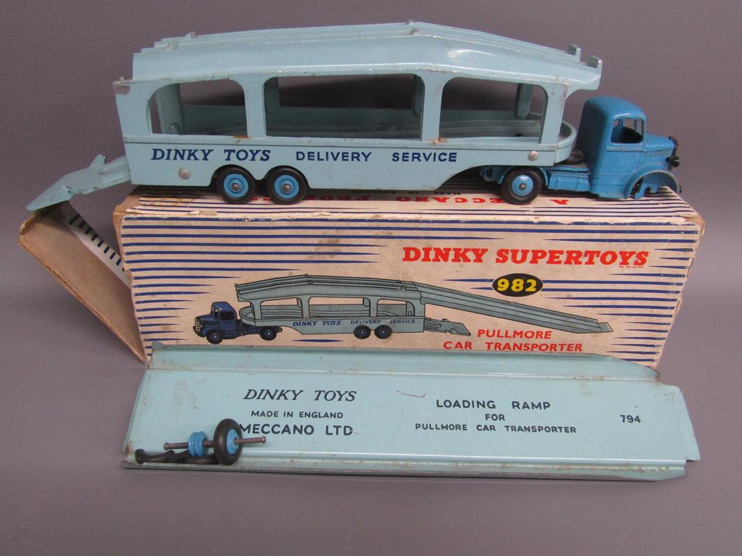 6 original Dinky vehicles - 901 Foden diesel 8-wheel wagon - 960 Lorry mounted cement mixer with - Image 7 of 7