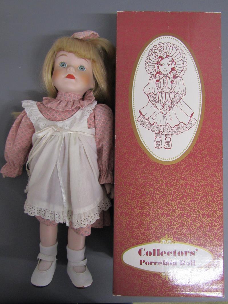 Porcelain dolls includes Classique collection NAT 95113, Laura, a set of doll stands and a Stolle - Image 2 of 10