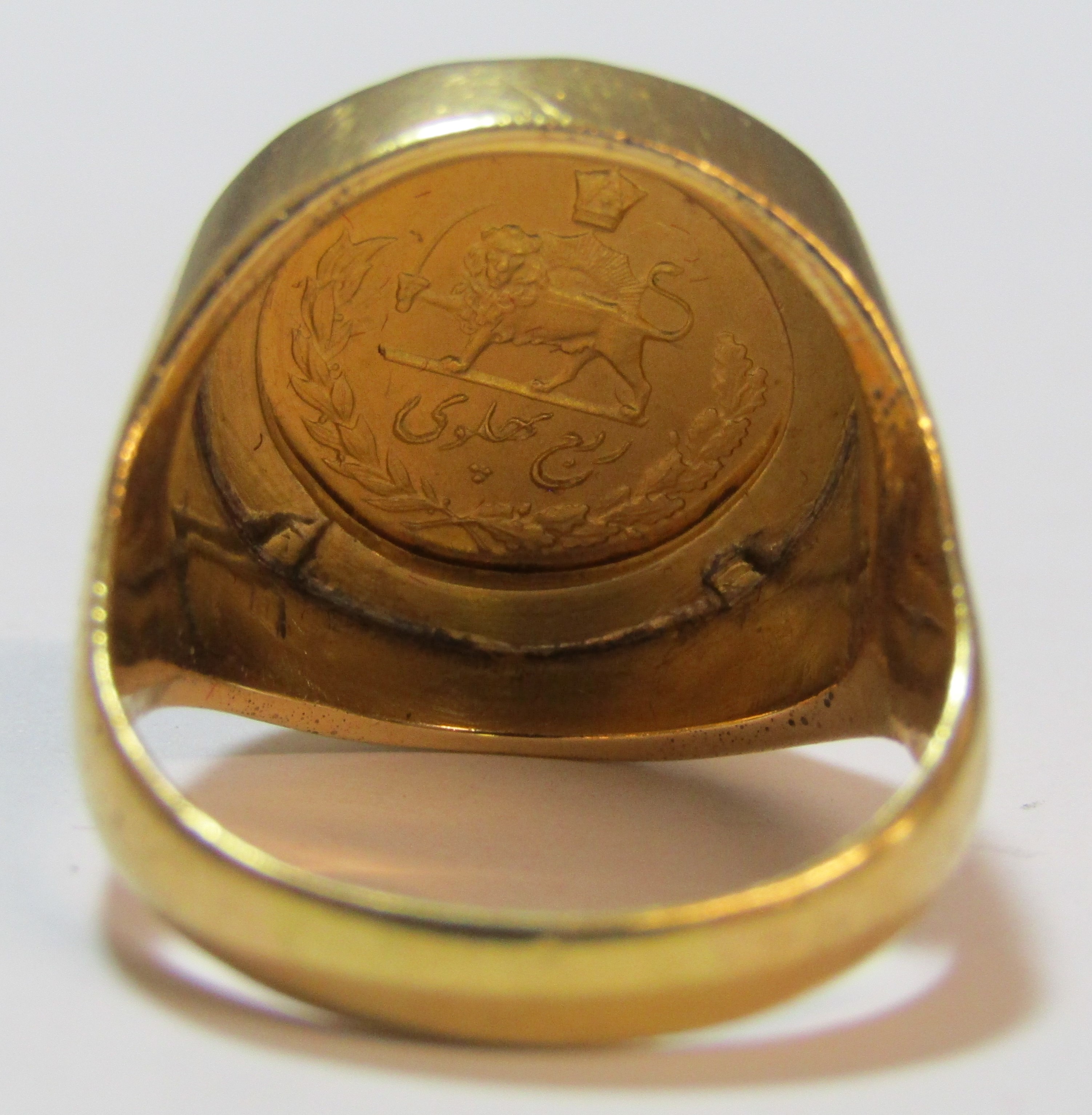 Tested as 9ct gold ring mounted with 22ct Phalavi Mohammad Reza Shah Iran gold quarter - ring size N - Image 6 of 6
