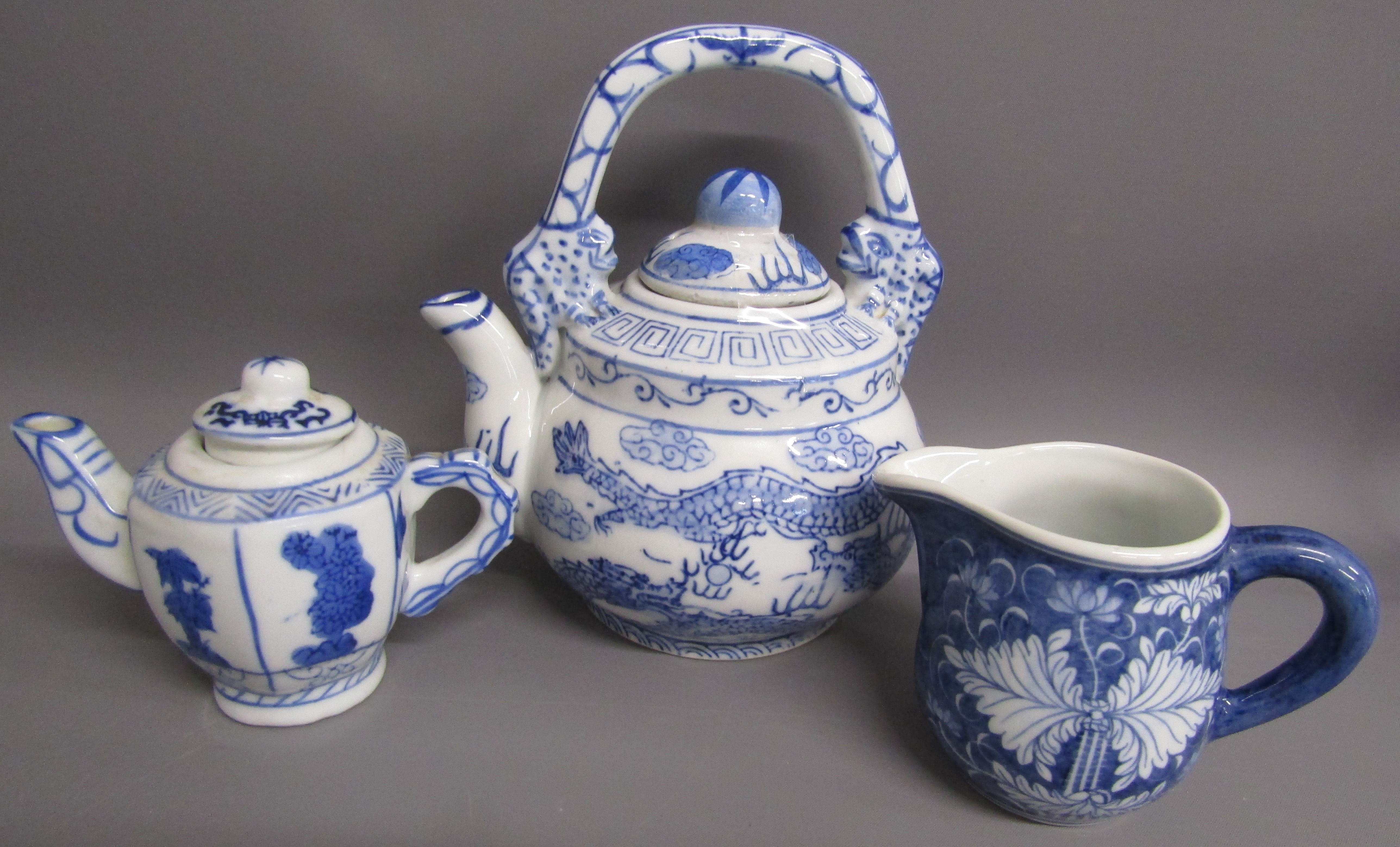 Collection of Oriental ware includes teapots, cups & saucers etc - Image 5 of 8