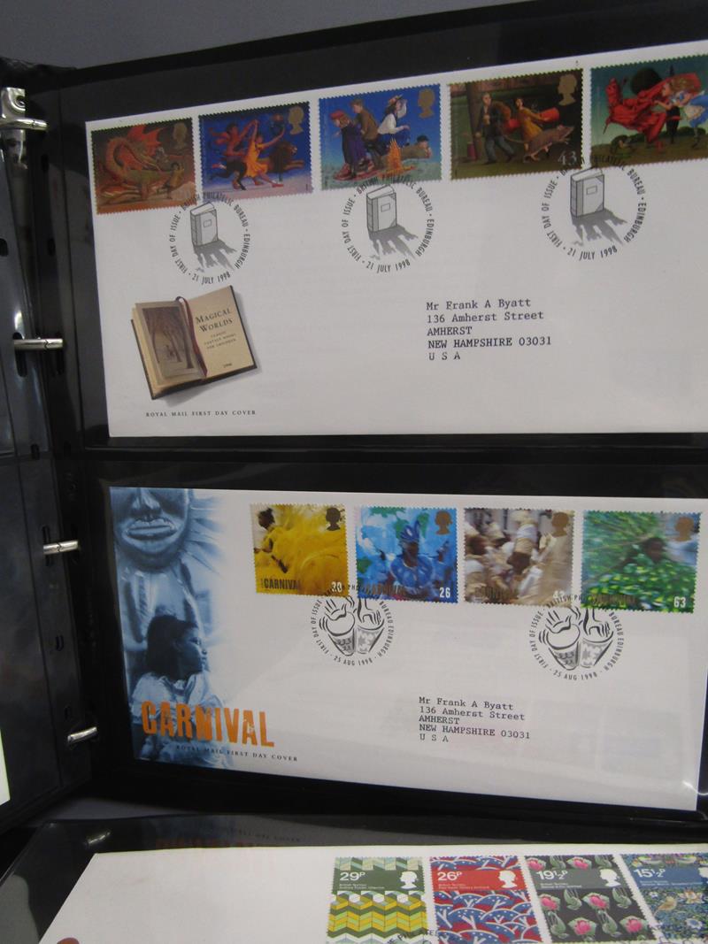 2 binders containing First Day Covers and some mint stamps - Bild 3 aus 4