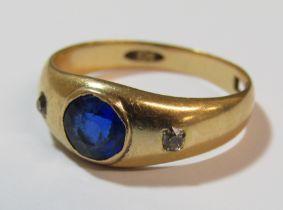 18ct gold 2 diamond and royal blue glass ring - ring size N - total weight 4.23g