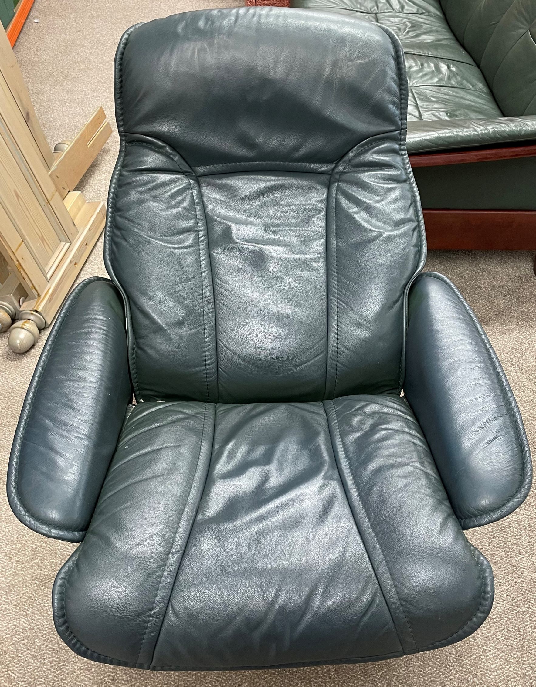 Stressless/Ekornes 2 seater leather sofa & recliner chair - Image 2 of 2