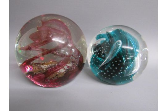 11 glass paperweights - Caithness 'Sparkle' - 'Moon Crystal' - 'Steel Blue' - 'Moon Crystal' - ' - Image 4 of 6