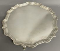 Large Georgian style silver salver with pie crust border 27ozt Sheffield 1978