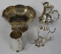 Selection of silver plate to include large fruit / punch bowl 17cm high x 26cm diam, Viners tankard,