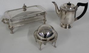 Selection of silver plate to include 1 x coffee pot 18cm, ovenproof serving dish 17cm x 33cm x 16cm,