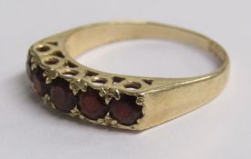 9ct gold ring set with a single row of 5 garnets - ring size M - total weight 2.2g