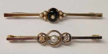 9ct gold seed pearl & cabochon bar brooch & 9ct gold diamond & pearl bar brooch, 7.16g