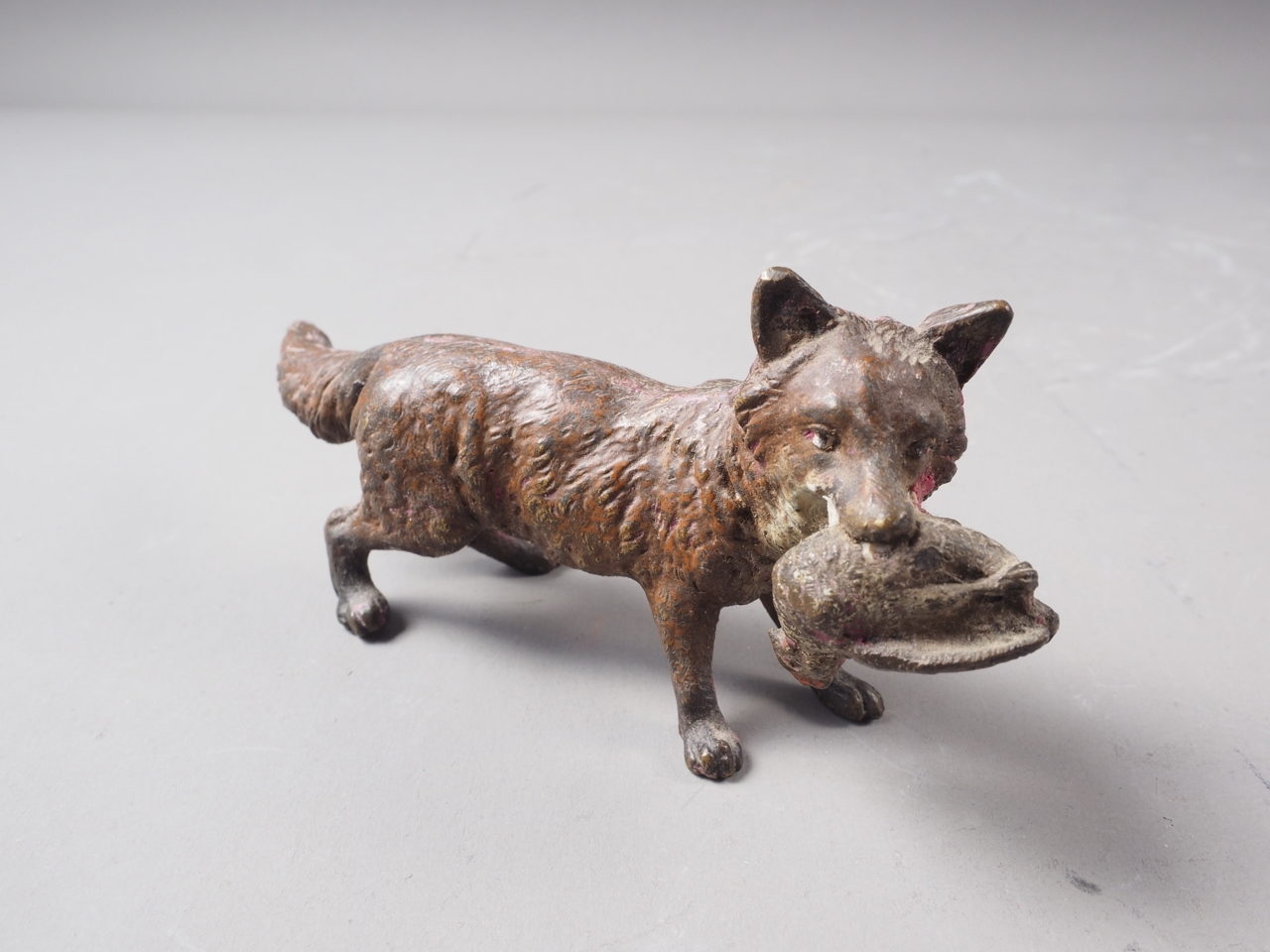 A cold painted bronze of a fox holding a chicken, 5" long, and a cold painted model of two cats on - Image 3 of 3
