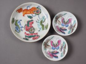 A Chinese porcelain dish with mythical beast decoration and seal mark to base, 6 1/4" dia, two