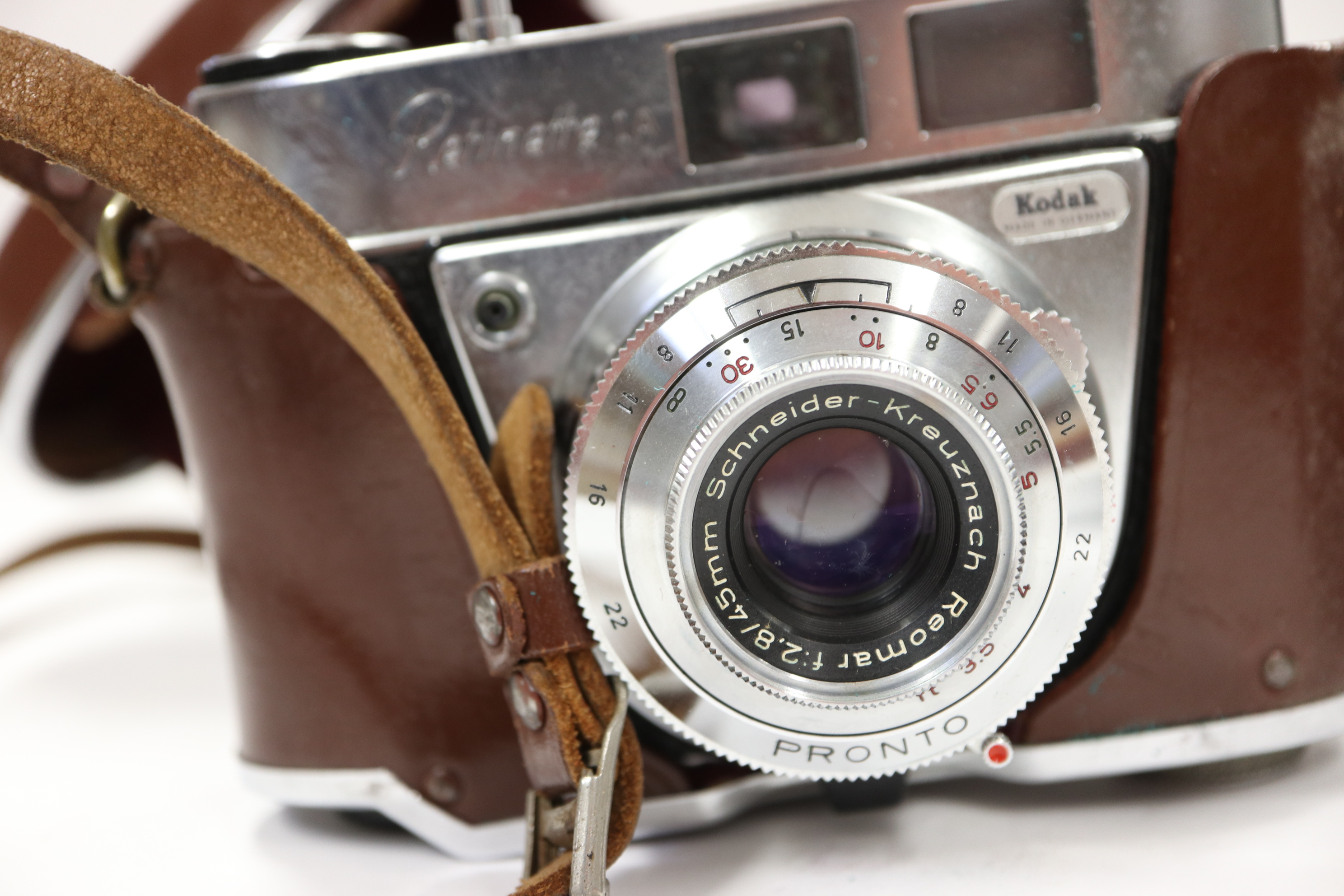 A Voigtlander vest pocket camera and a Kodak camera - Image 3 of 4