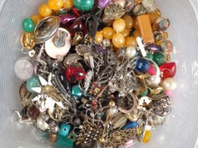 A small collection of costume jewellery