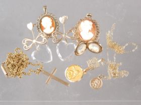 A 9ct gold cross, on chain, a pair of 9ct gold earrings, mounted hearts, and other 9ct gold