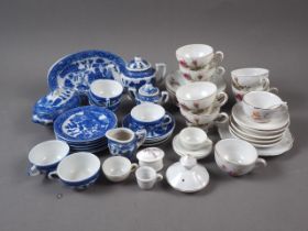 A doll's willow pattern part dinner service, a doll's part teaset and six Continental porcelain