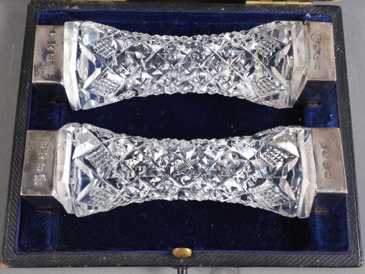 A pair of cut glass and silver mounted knife rests, in fitted box - Image 2 of 3