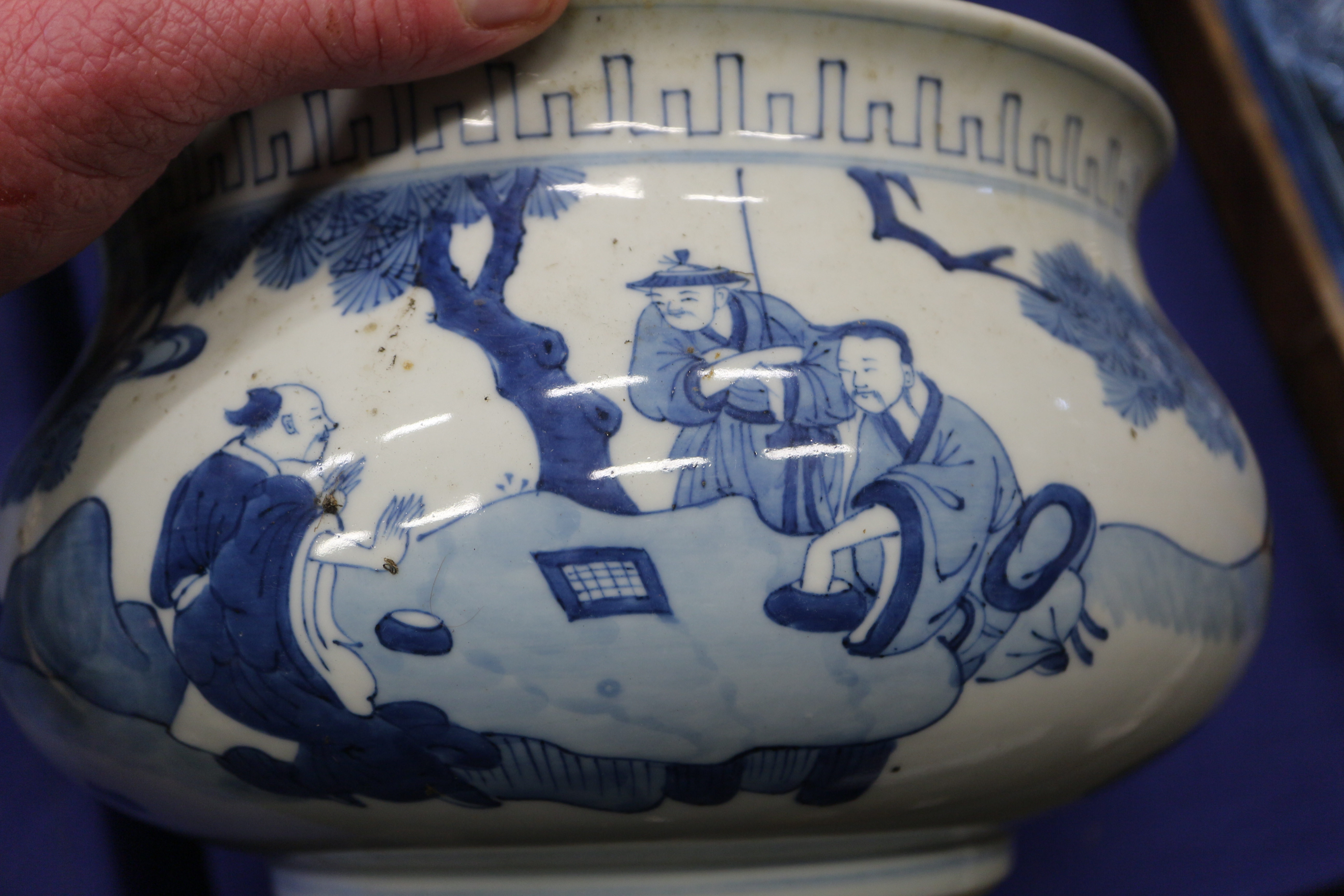 A Chinese blue and white jardiniere with figures in a landscape, 9 1/2" dia x 5 1/2" high, a similar - Bild 29 aus 33