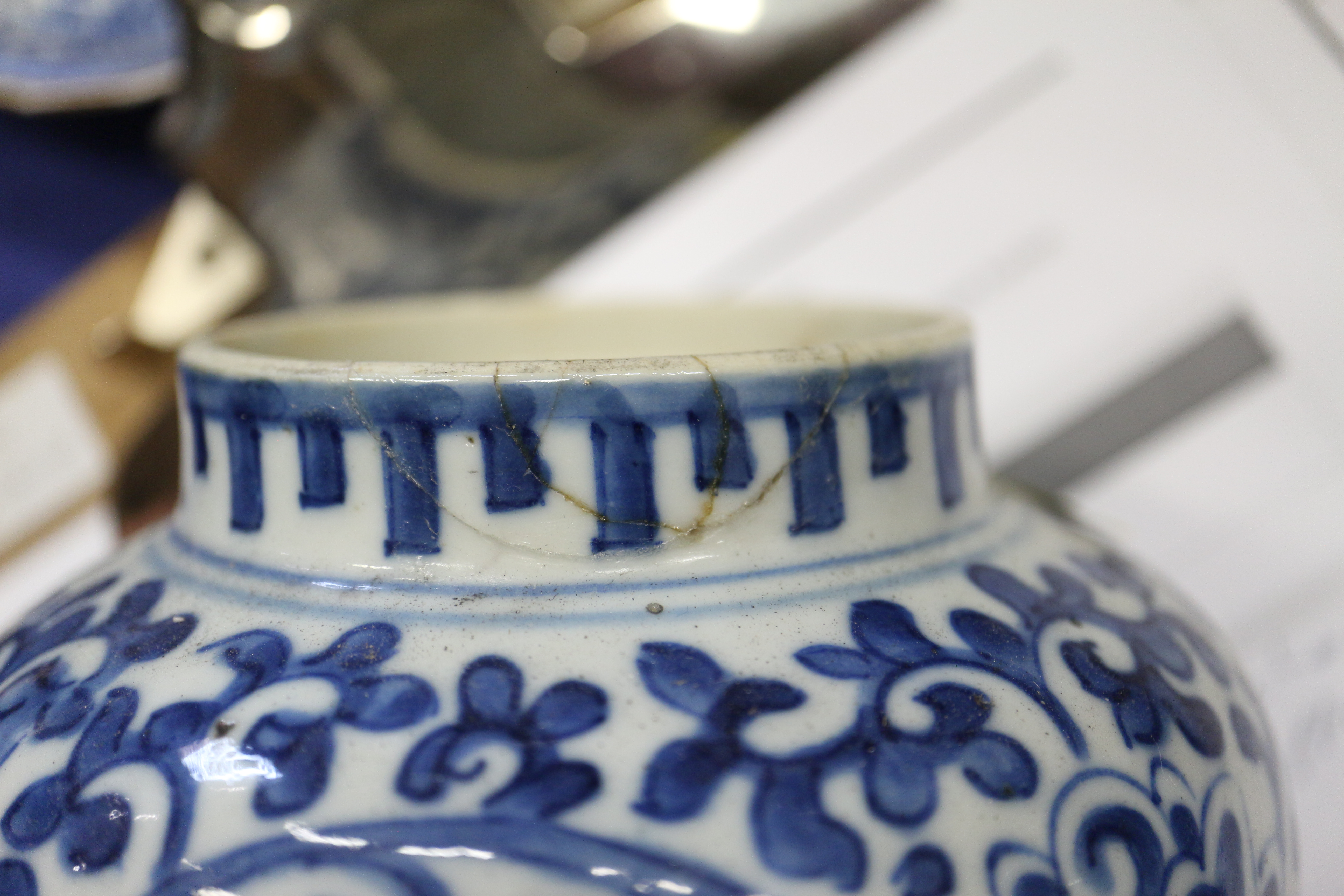 A Chinese blue and white jardiniere with figures in a landscape, 9 1/2" dia x 5 1/2" high, a similar - Bild 11 aus 33