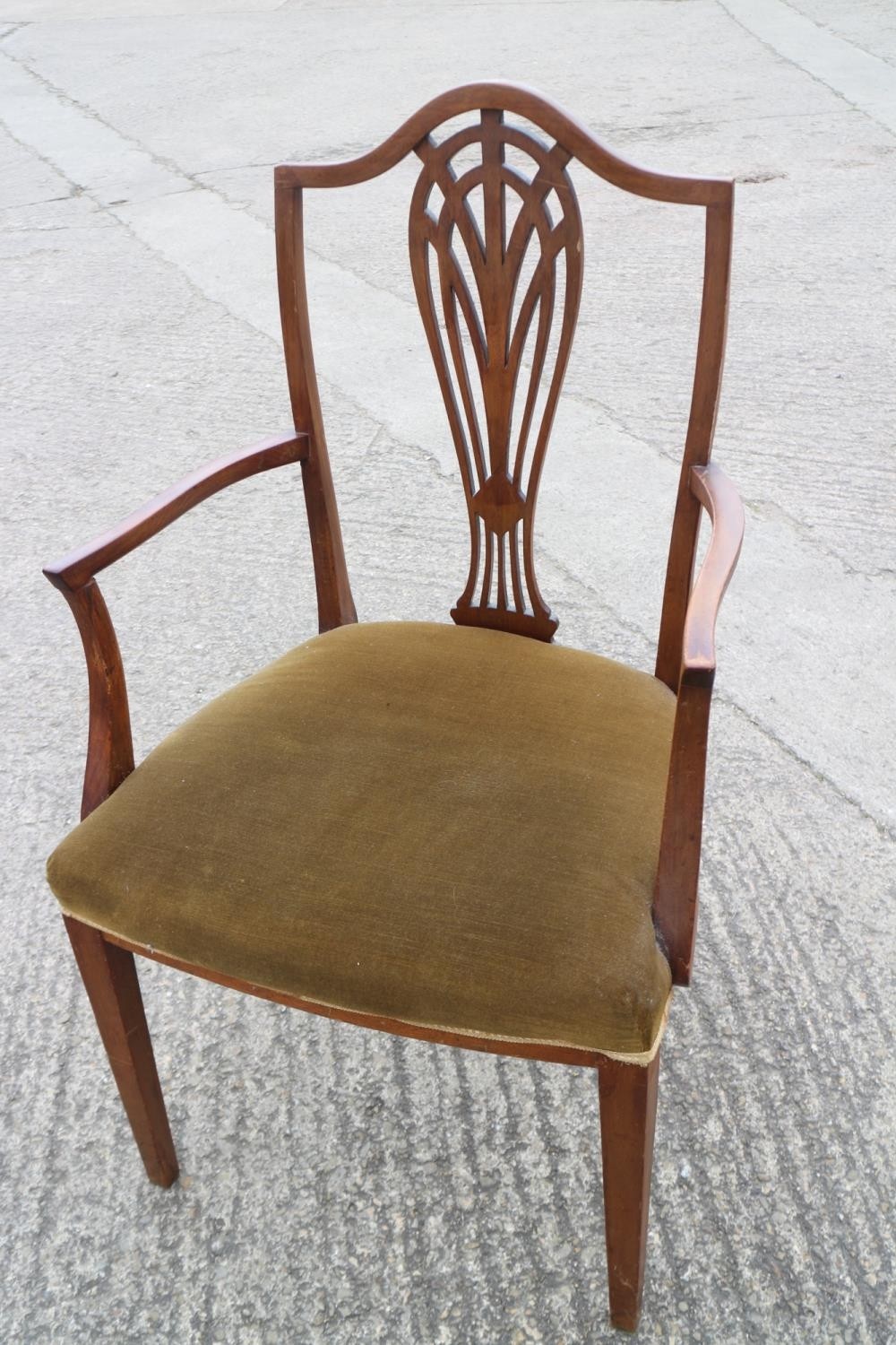 An early 19th century mahogany carver chair of Hepplewhite design with pierced splay and drop-in - Image 2 of 2