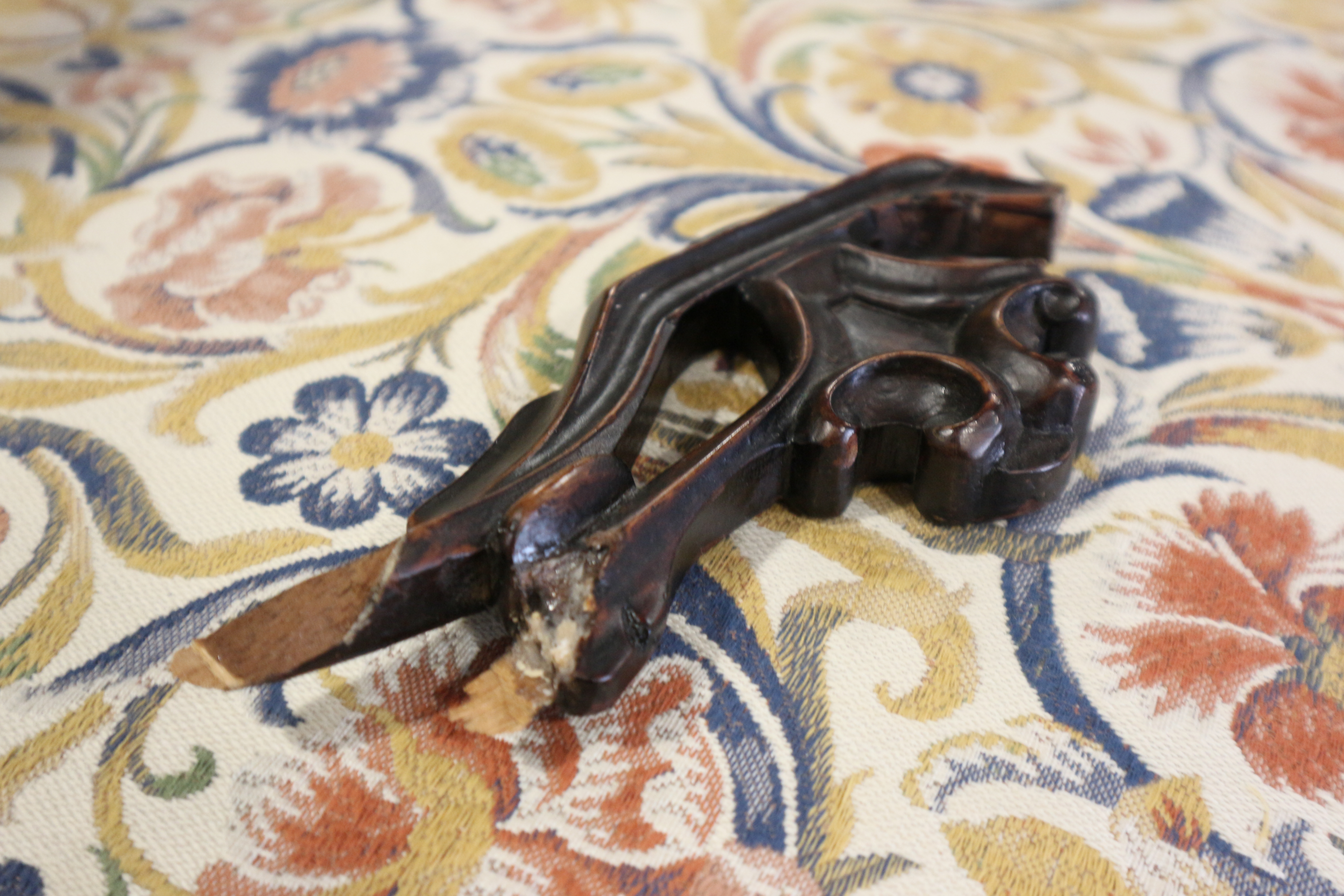 A set of six Victorian carved walnut loopback dining chairs with stuffed over seats, on cabriole - Image 5 of 6