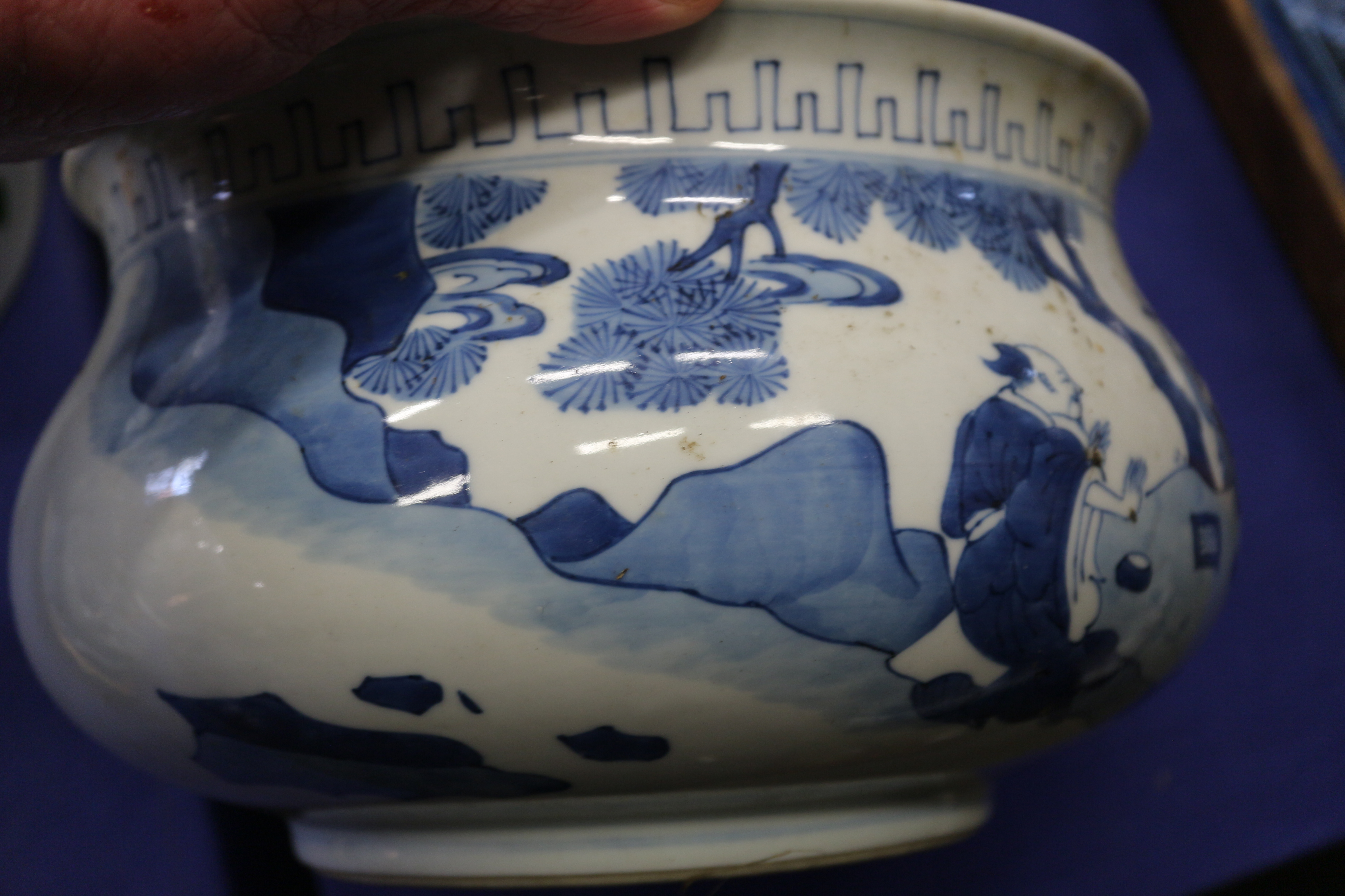 A Chinese blue and white jardiniere with figures in a landscape, 9 1/2" dia x 5 1/2" high, a similar - Bild 28 aus 33