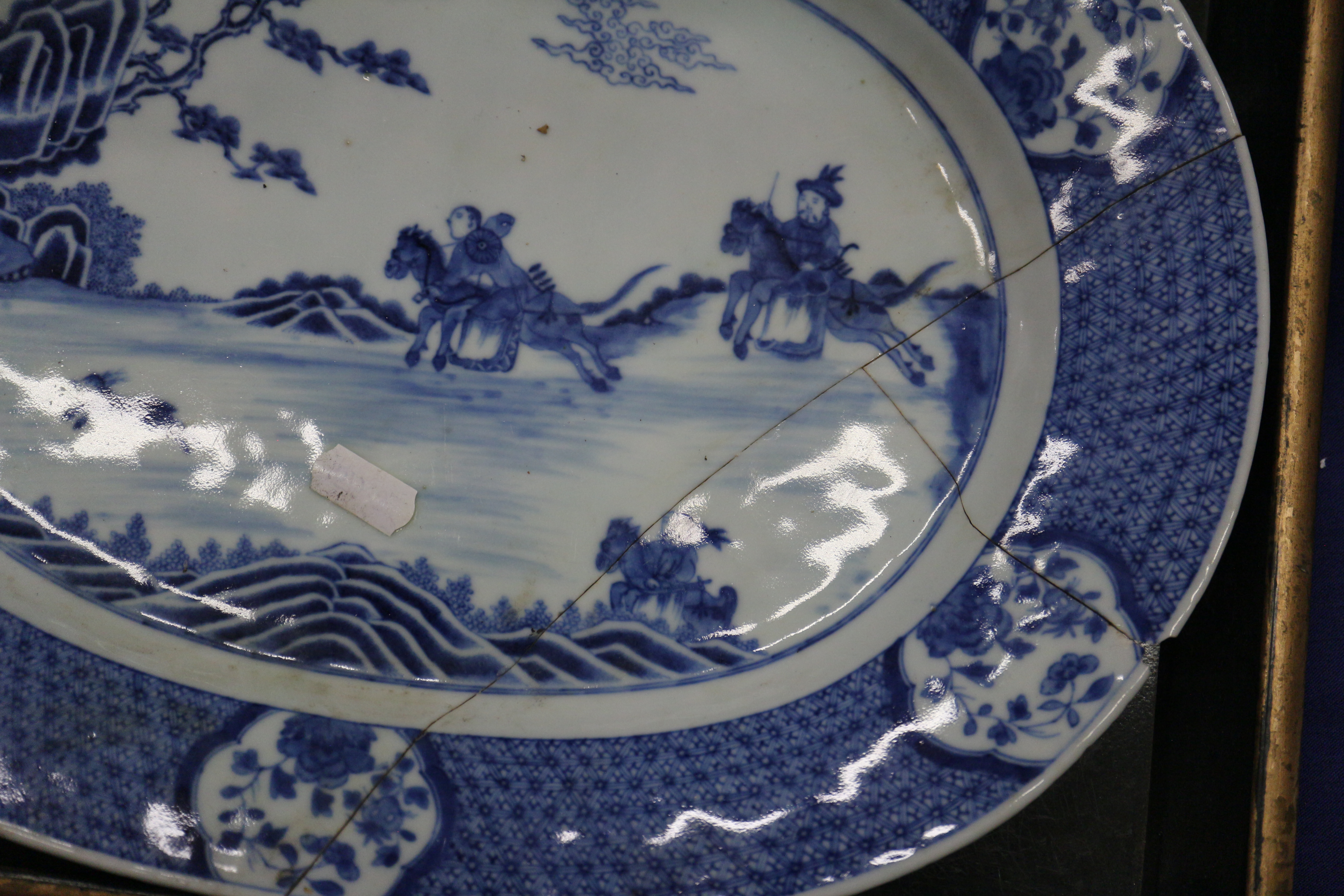 A Chinese blue and white jardiniere with figures in a landscape, 9 1/2" dia x 5 1/2" high, a similar - Bild 9 aus 33