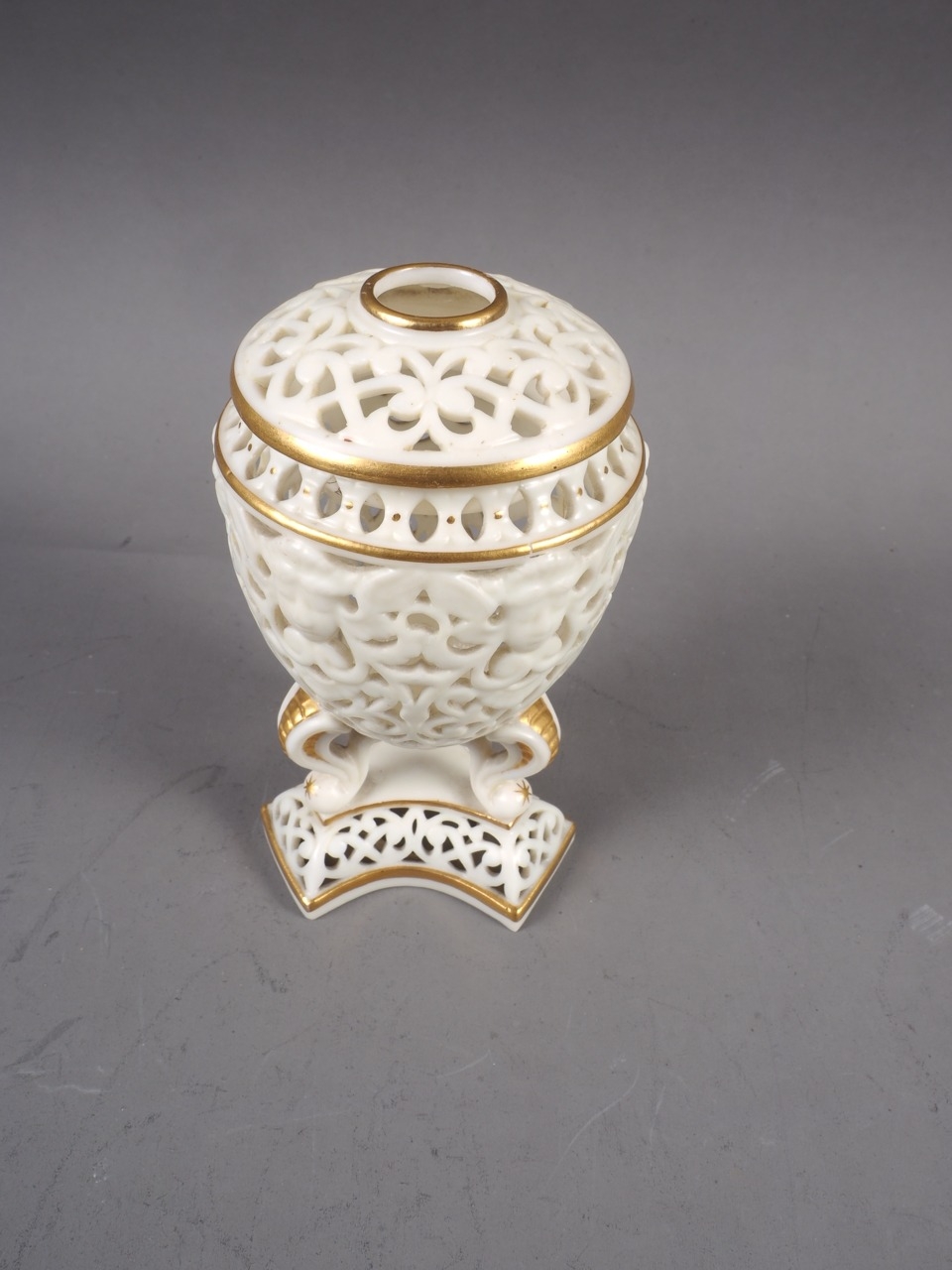 A Royal China Works Worcester Grainger & Co pot-pourri vase and cover with reticulated mask and - Image 5 of 13