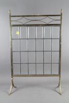 An Edwardian brass and leaded glazed panel fire screen, on splay supports, 20" wide x 30" high