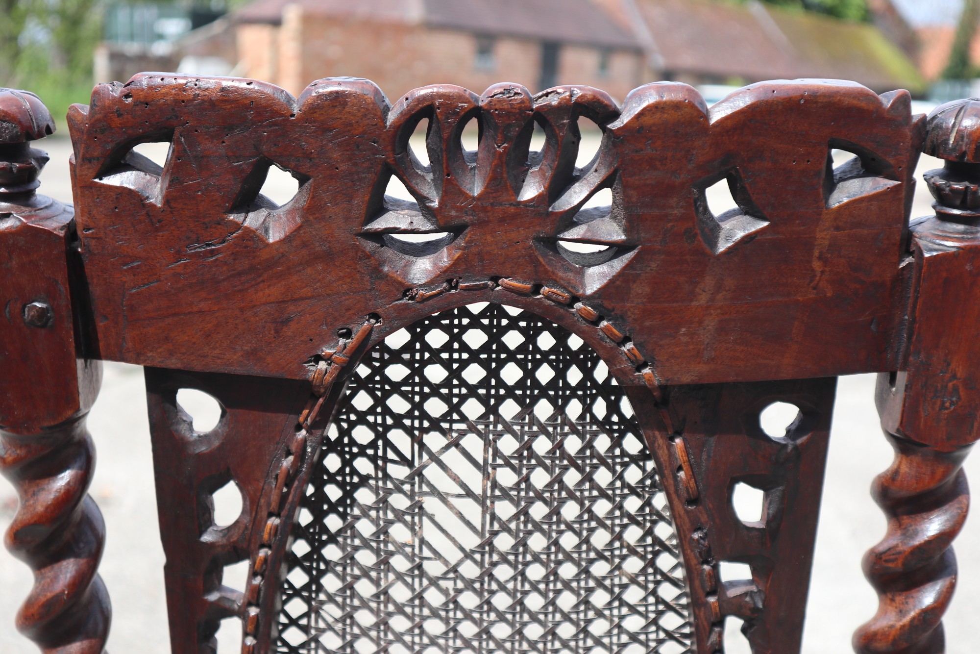 A late 17th century carved walnut side chair with oval cane back panel, cane seat and cherubim - Image 5 of 5