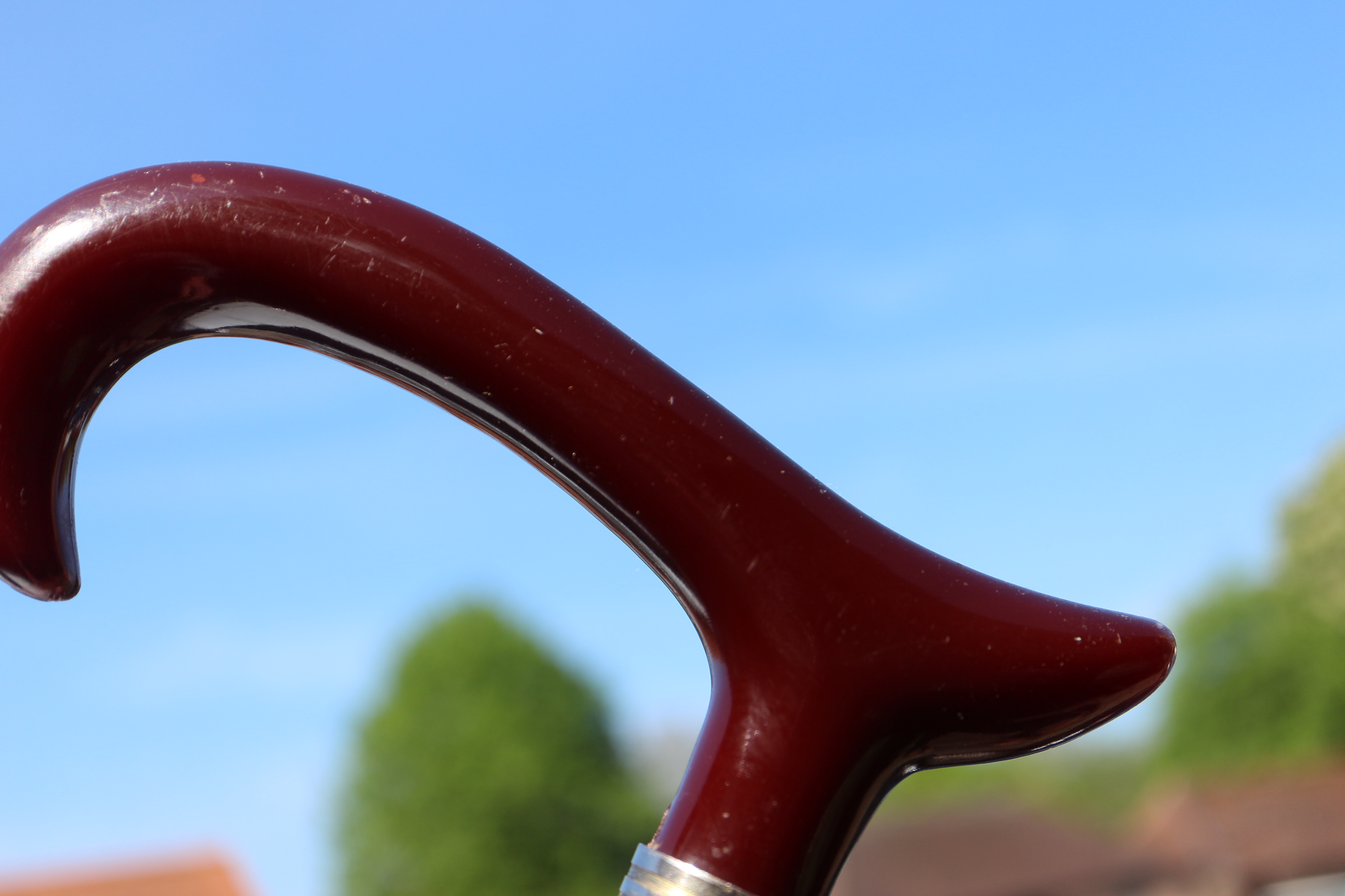 A walking stick with red Bakelite handle, 36 1/4" long - Image 6 of 7